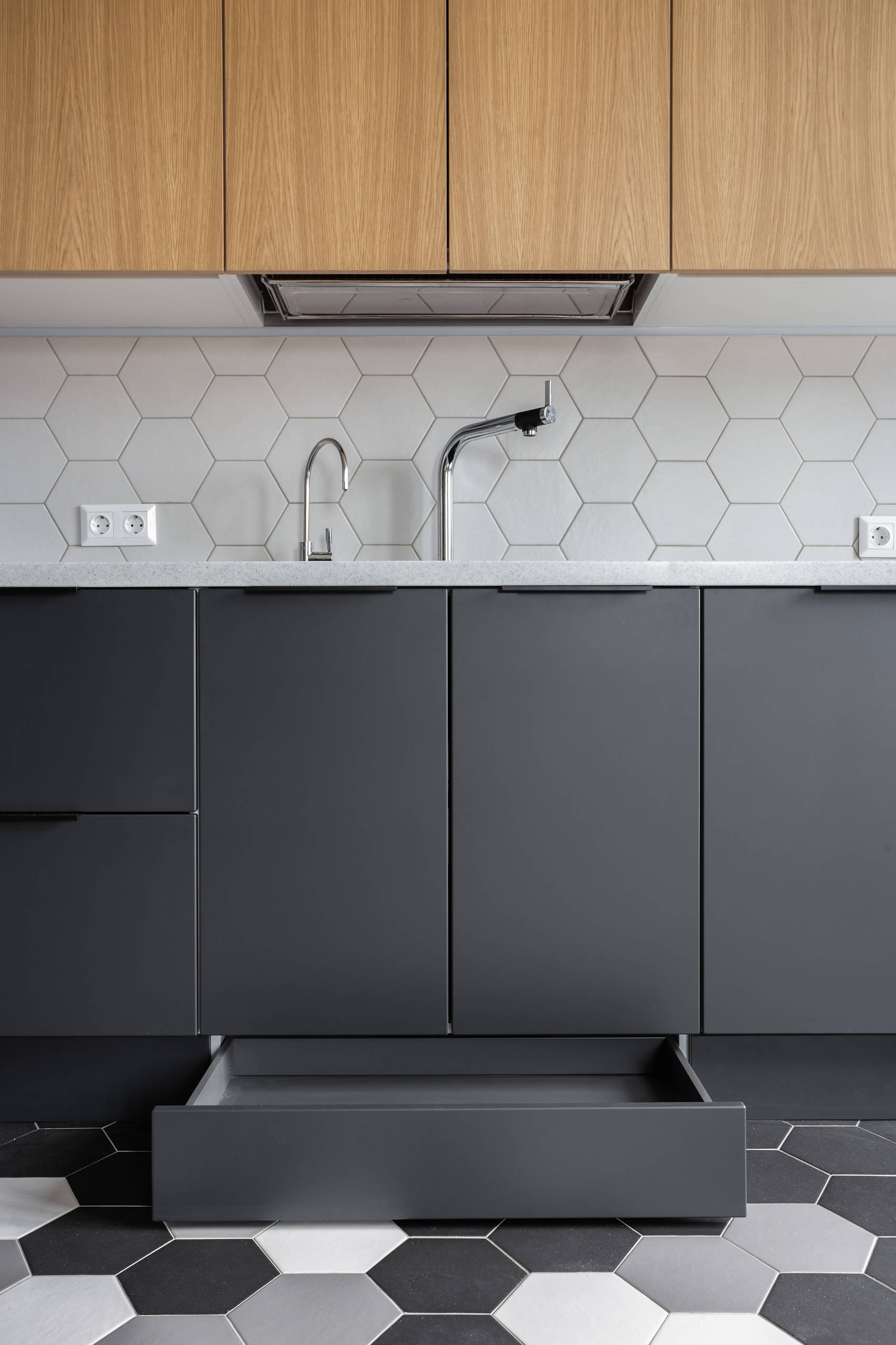 Вопрос: Стоит ли платить за дорогую кухонную фурнитуру