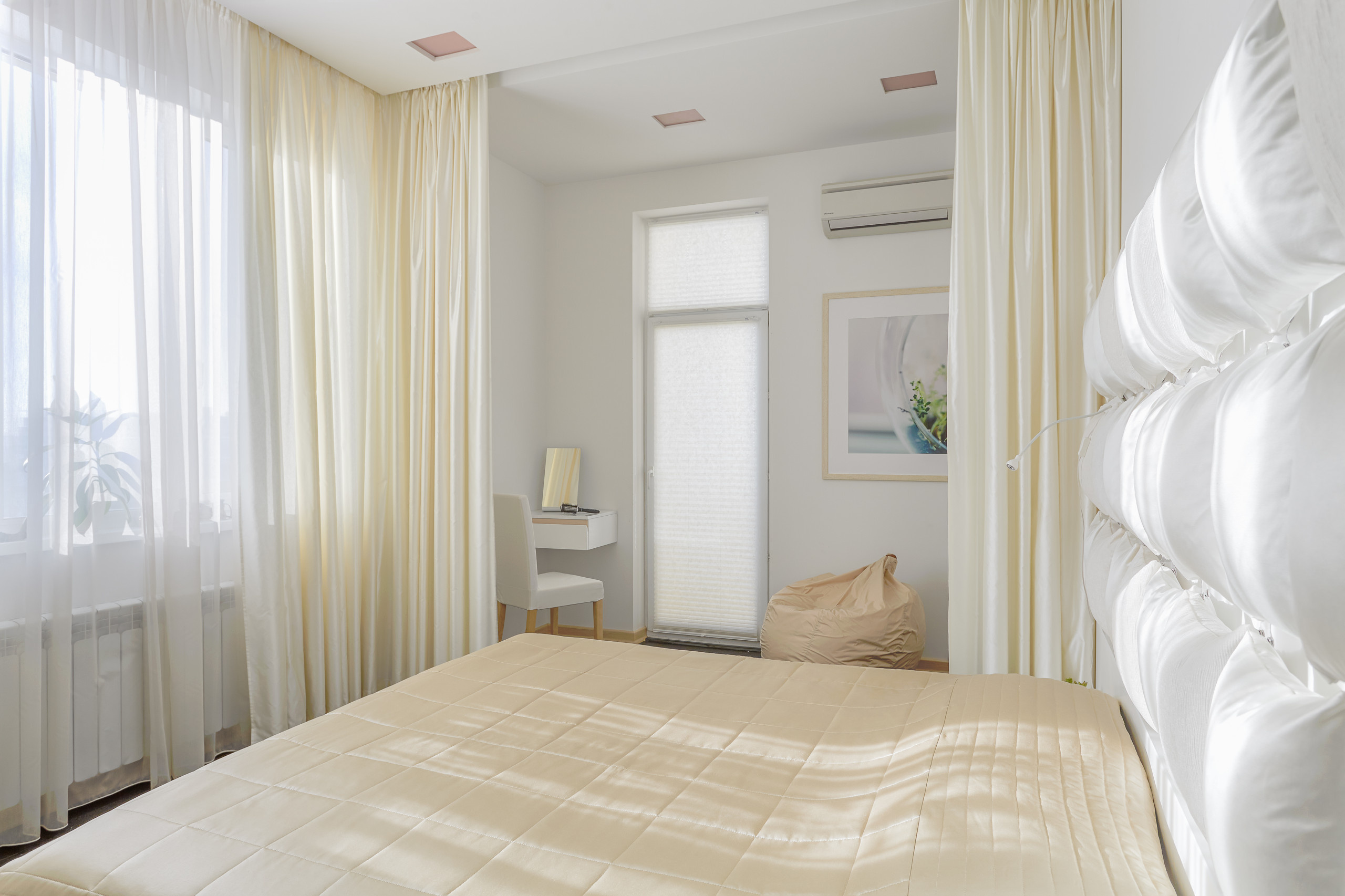 Houzz тур: 50 оттенков белого и игра искусственного света