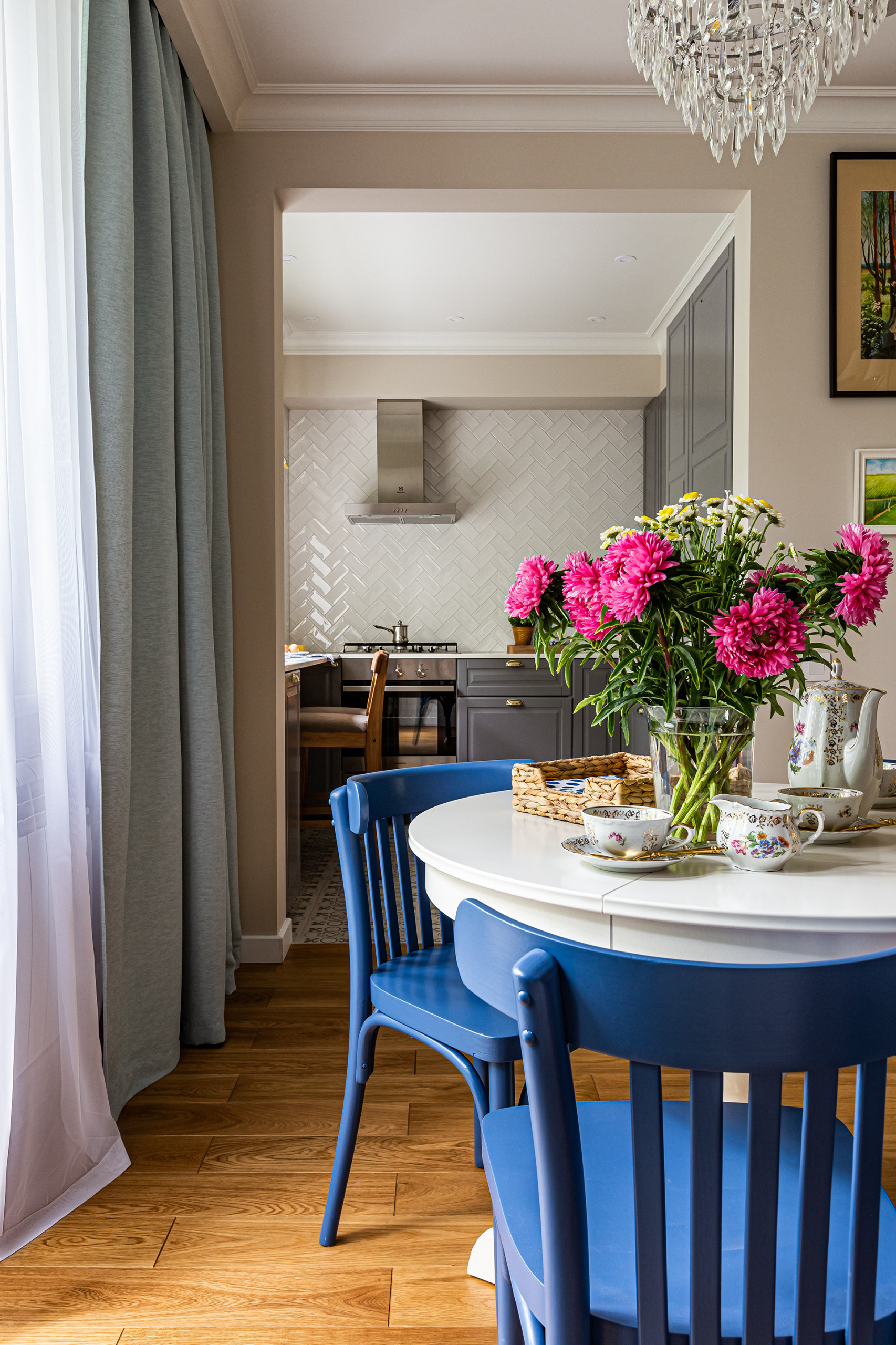 В гостях: Квартира с венскими стульями и спальней-садом