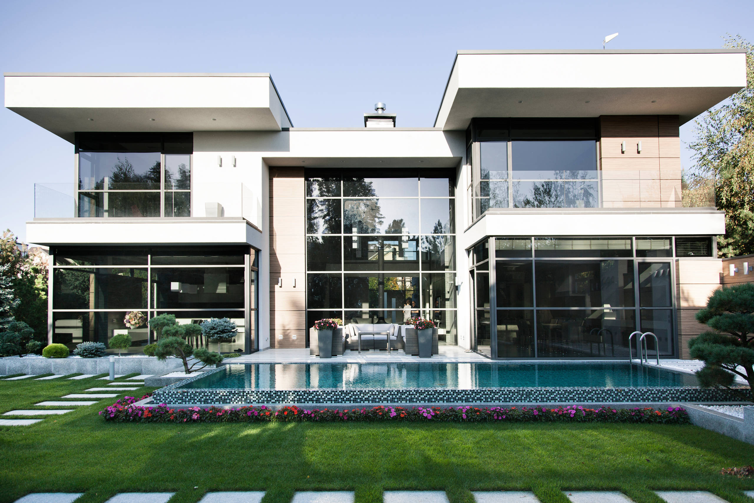 В гостях: Минимализм в Подмосковье, где сад интегрирован в дом