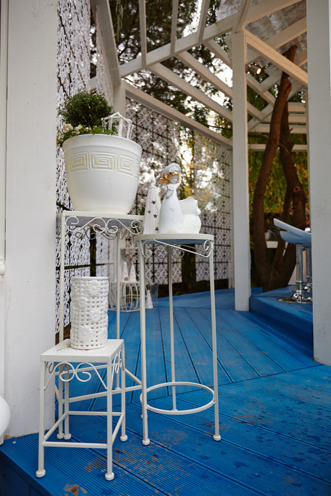 Проект недели: Беседка-кухня с лепниной и ажурными ширмами