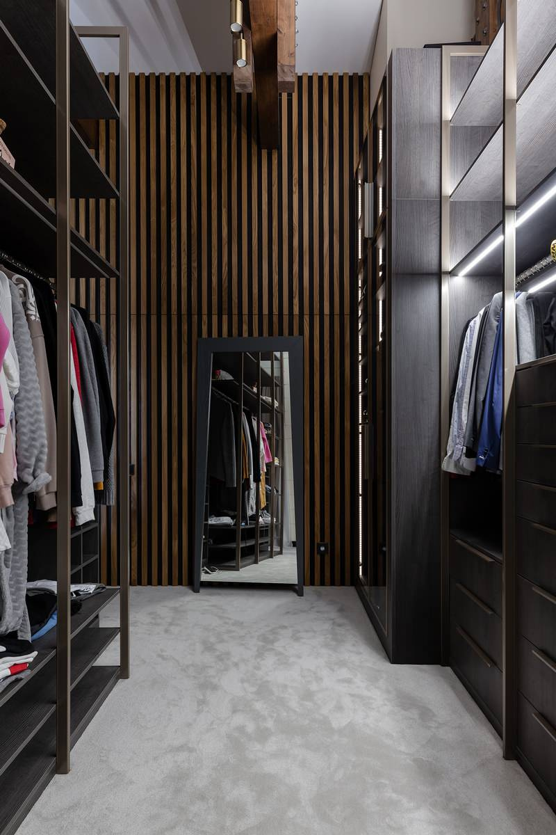 Houzz  тур: Загородный дом с чёрным мрамором и огромными окнами