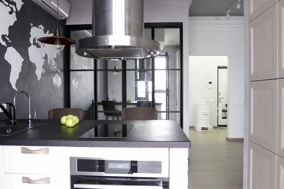 Фотоохота: 23 проекта кухни «в колонну» — от компактных до XXL