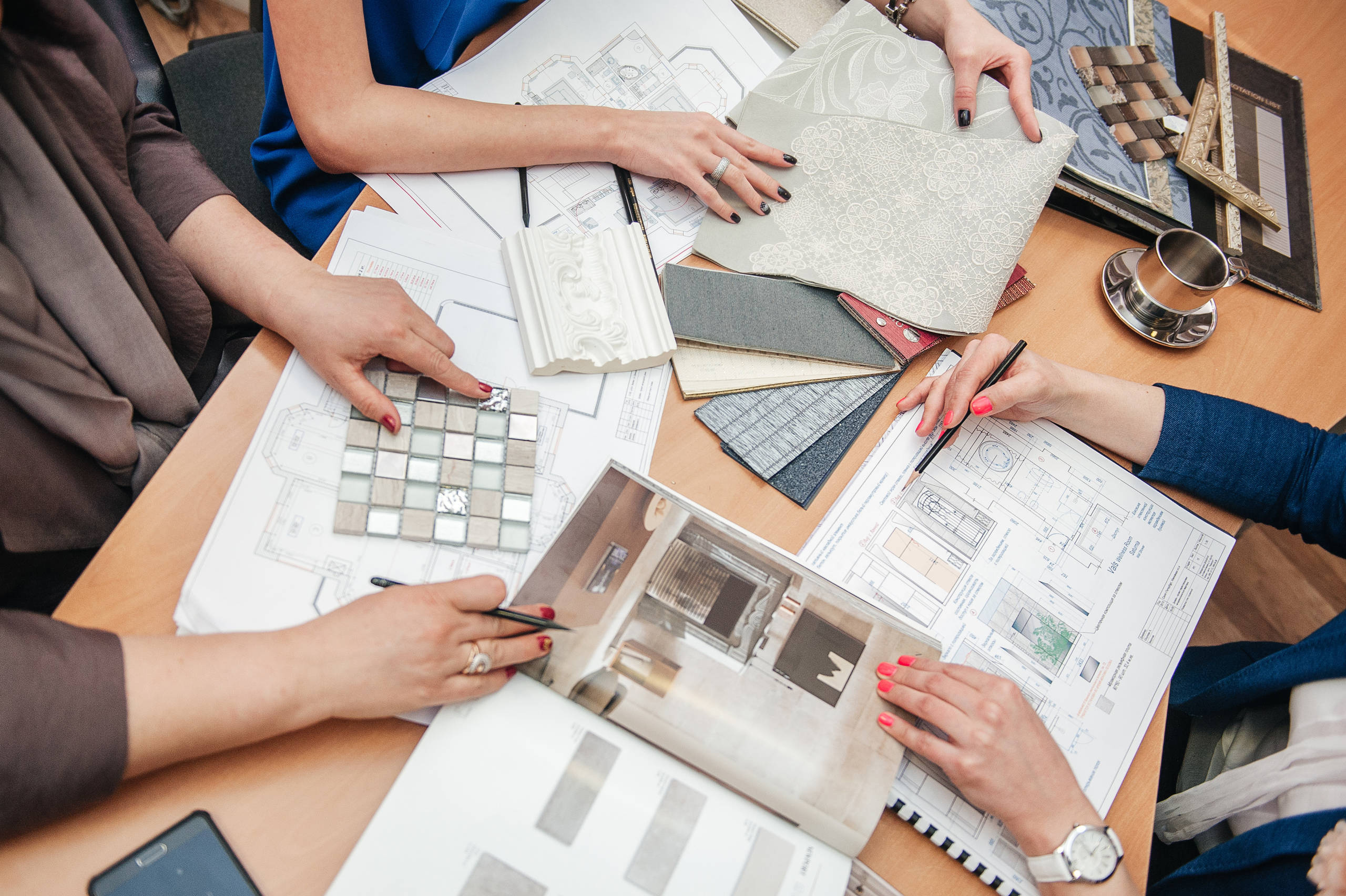 Чем занимается дизайн-студия, когда 4 месяца «готовит проект»