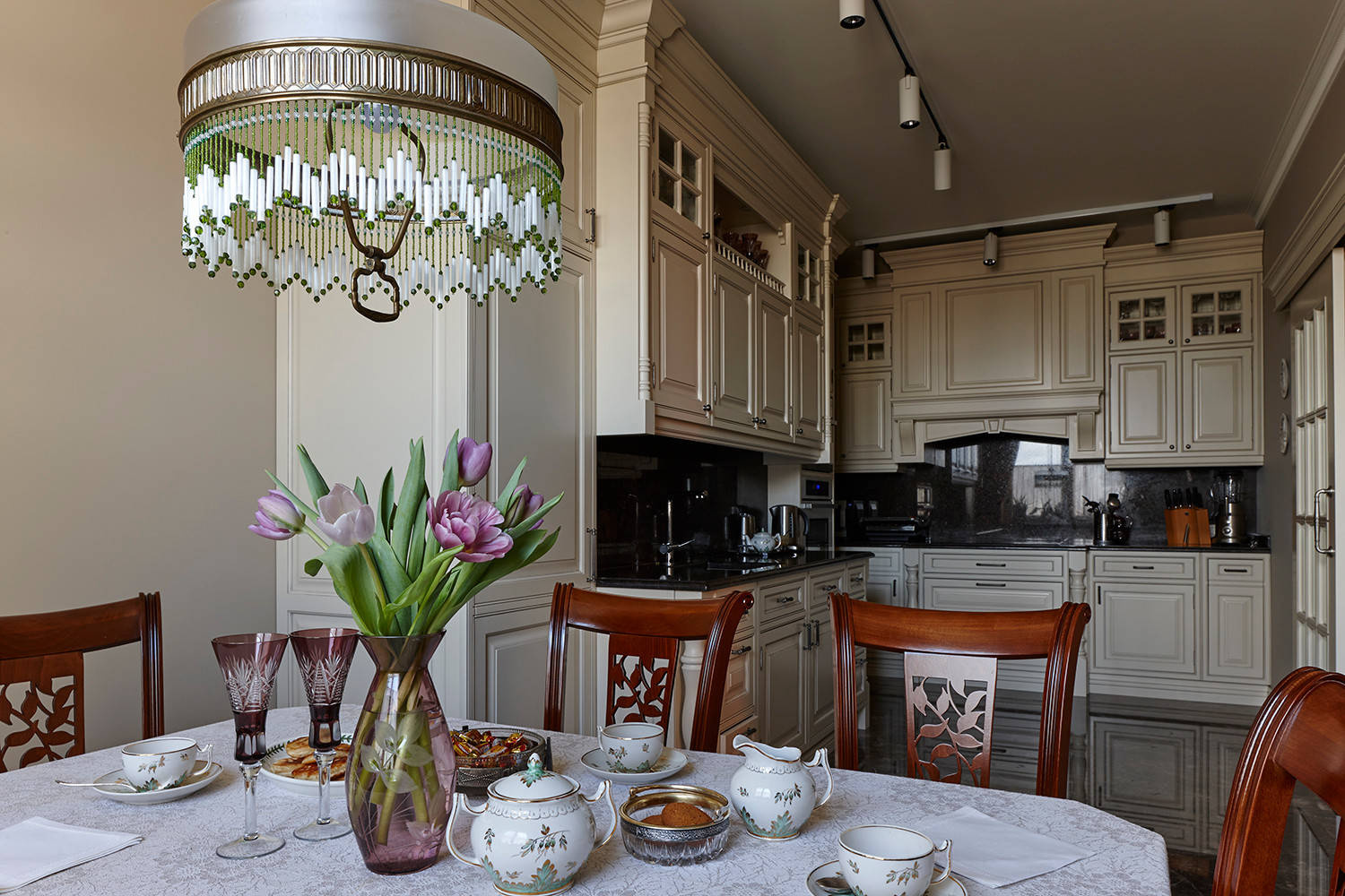 Как отличить антиквариат от старья