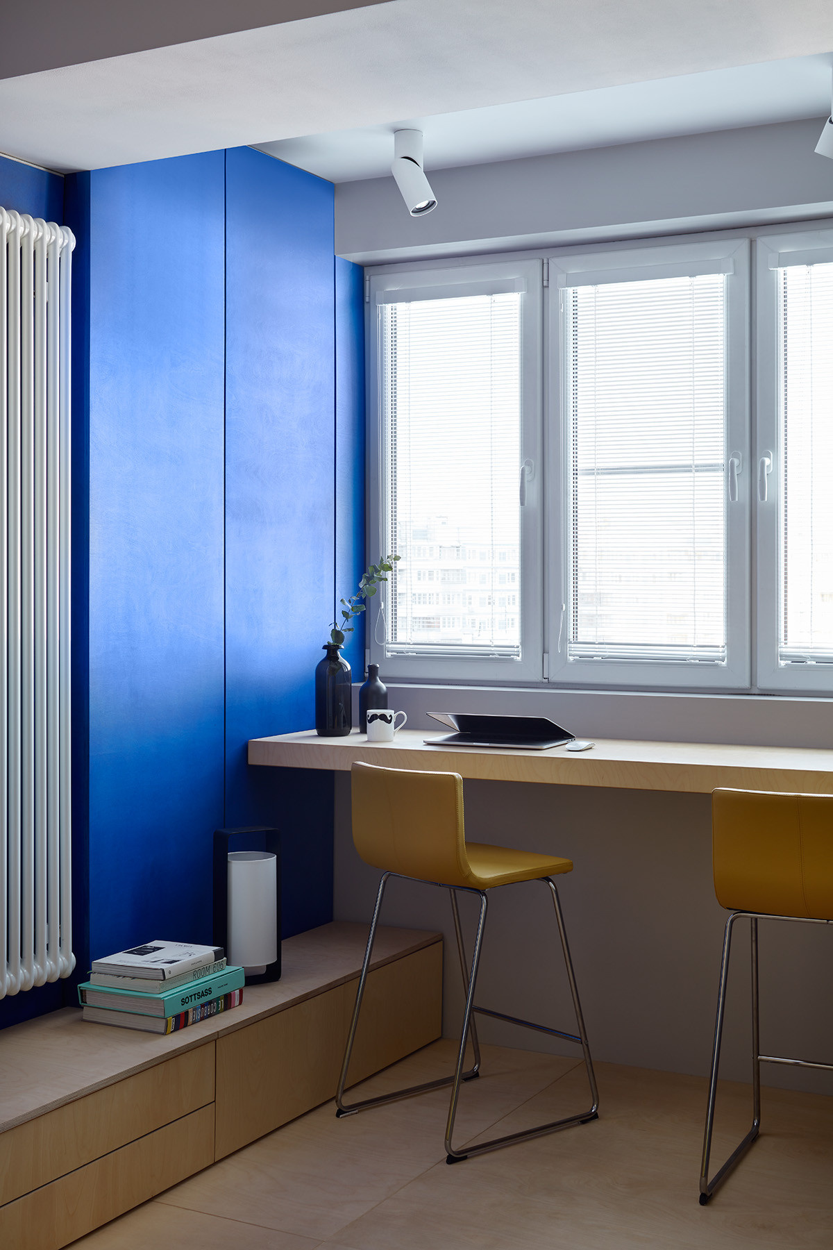 Houzz тур: Квартира 41 кв.м — бетон и синяя фанера