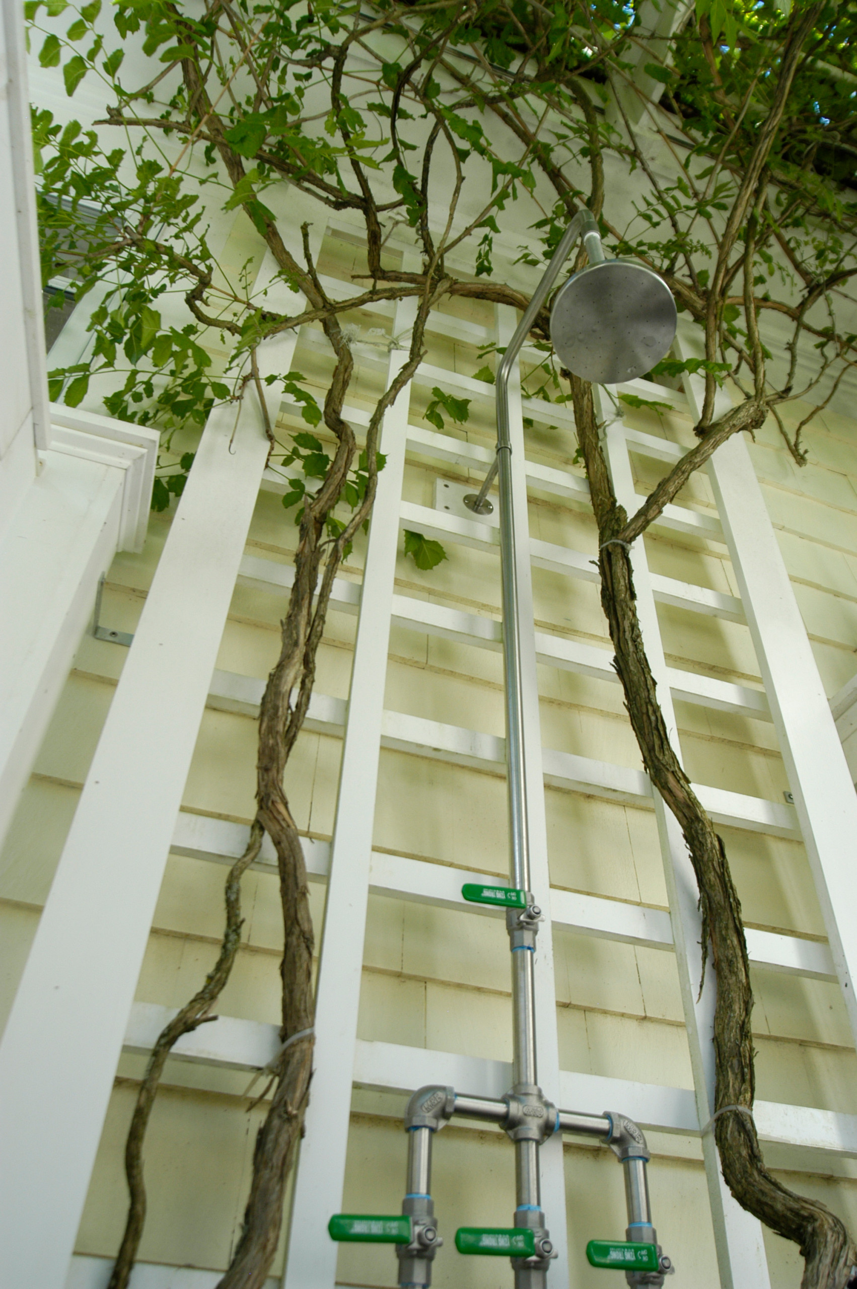 Как правильно: Летний душ на даче своими руками