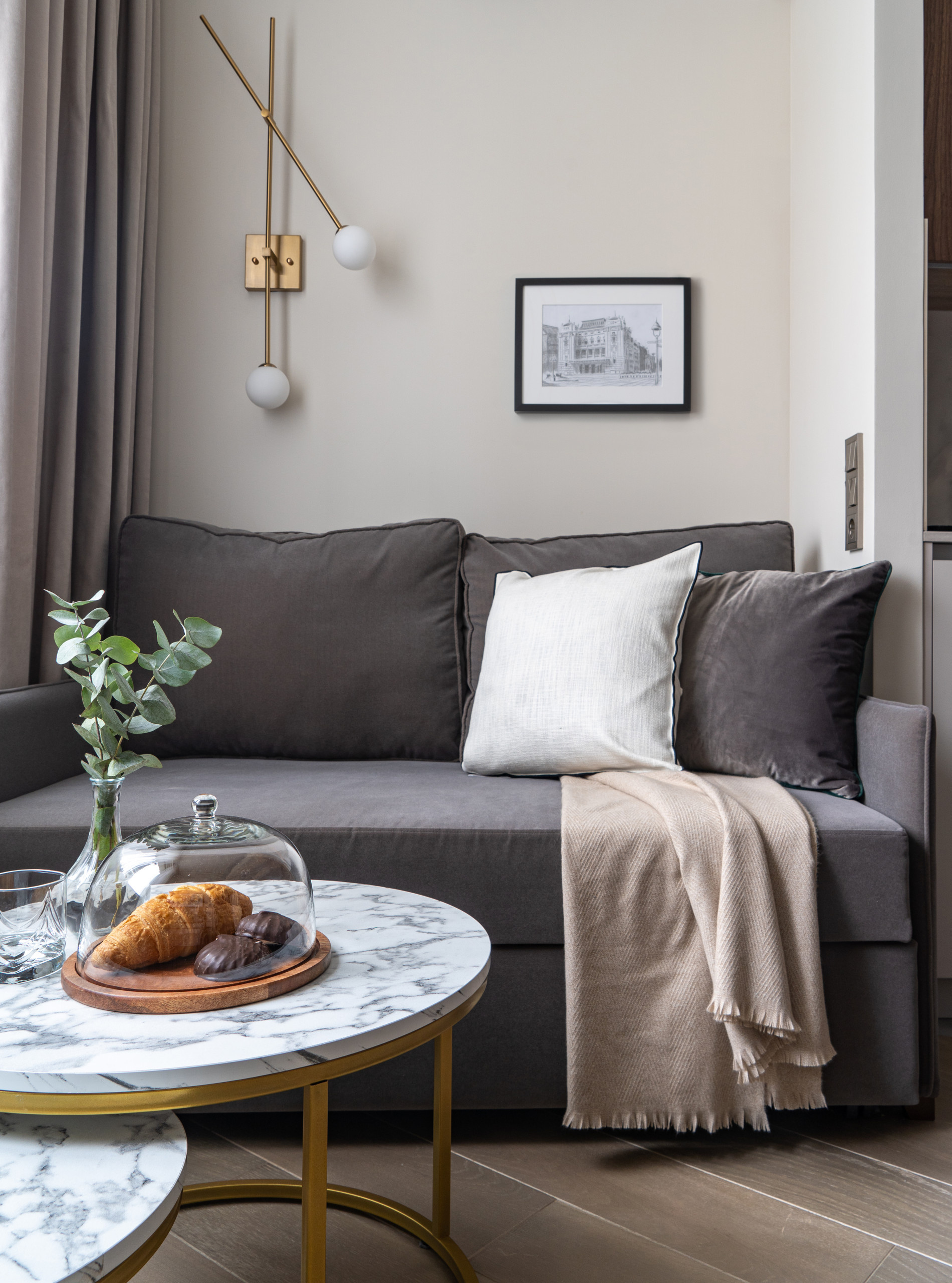 Поиск планировки: Евродвушка, где едва нашли место для гостиной