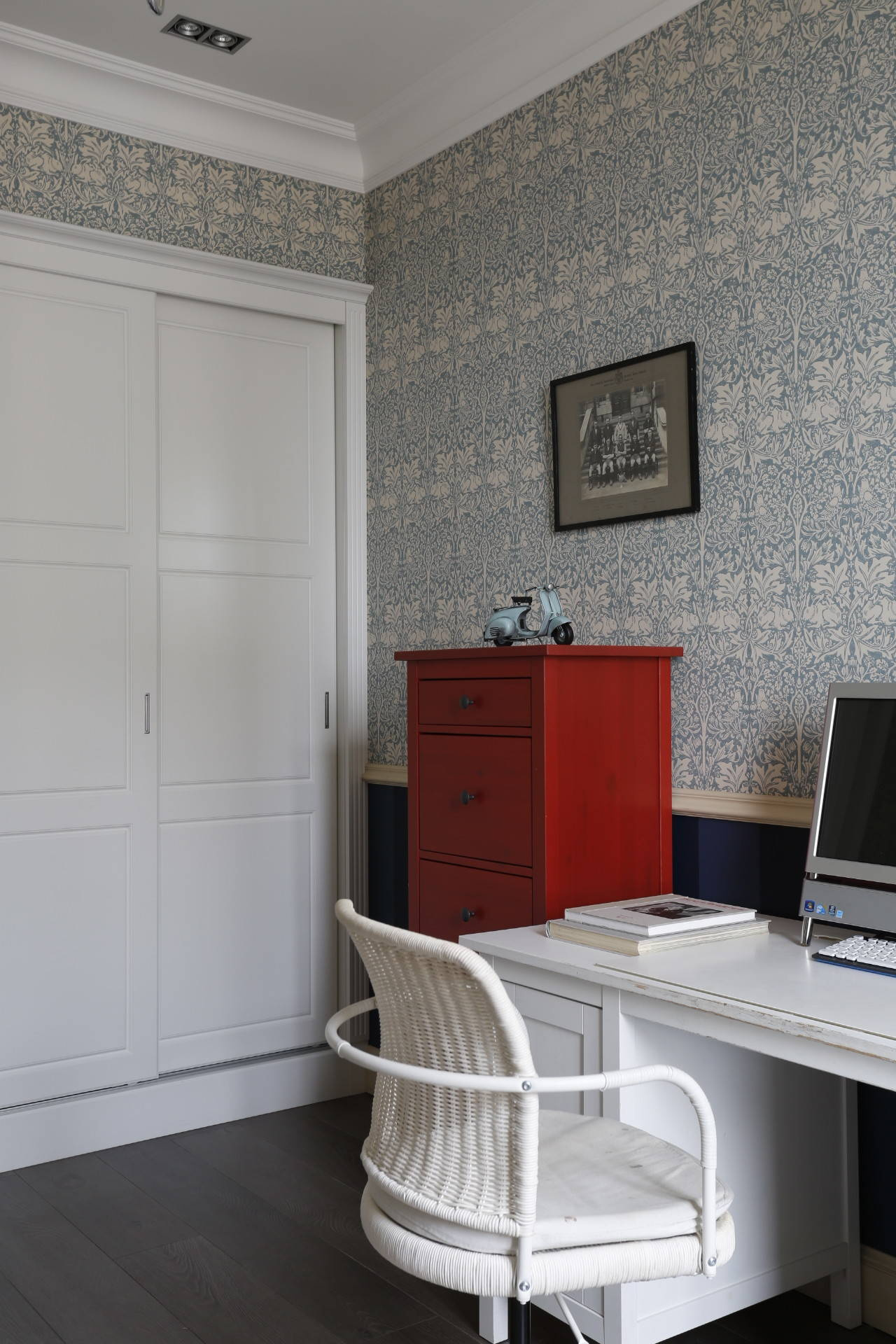 Houzz тур: Розовый носорог и камерунские шляпы в интерьере