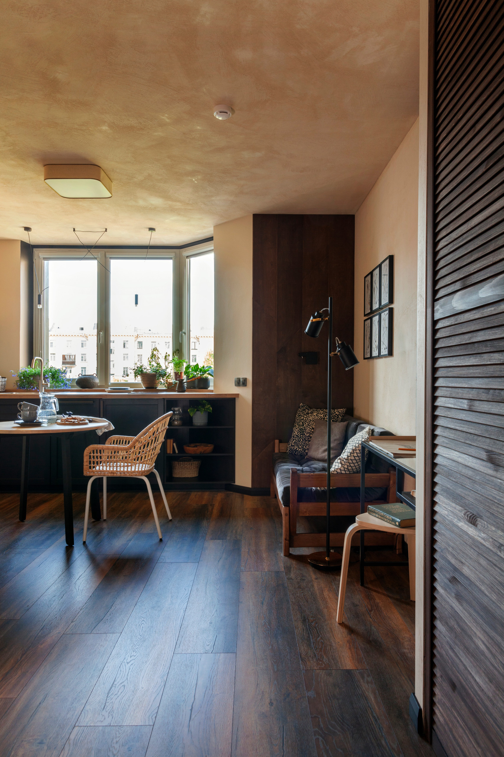 Houzz тур: 30 кв.м — квартира с необычным оттенком штукатурки