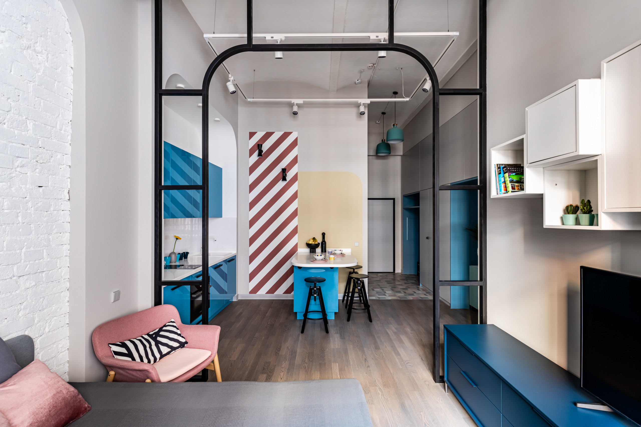 Houzz тур: Яркая студия как альтернатива лофт-пространства