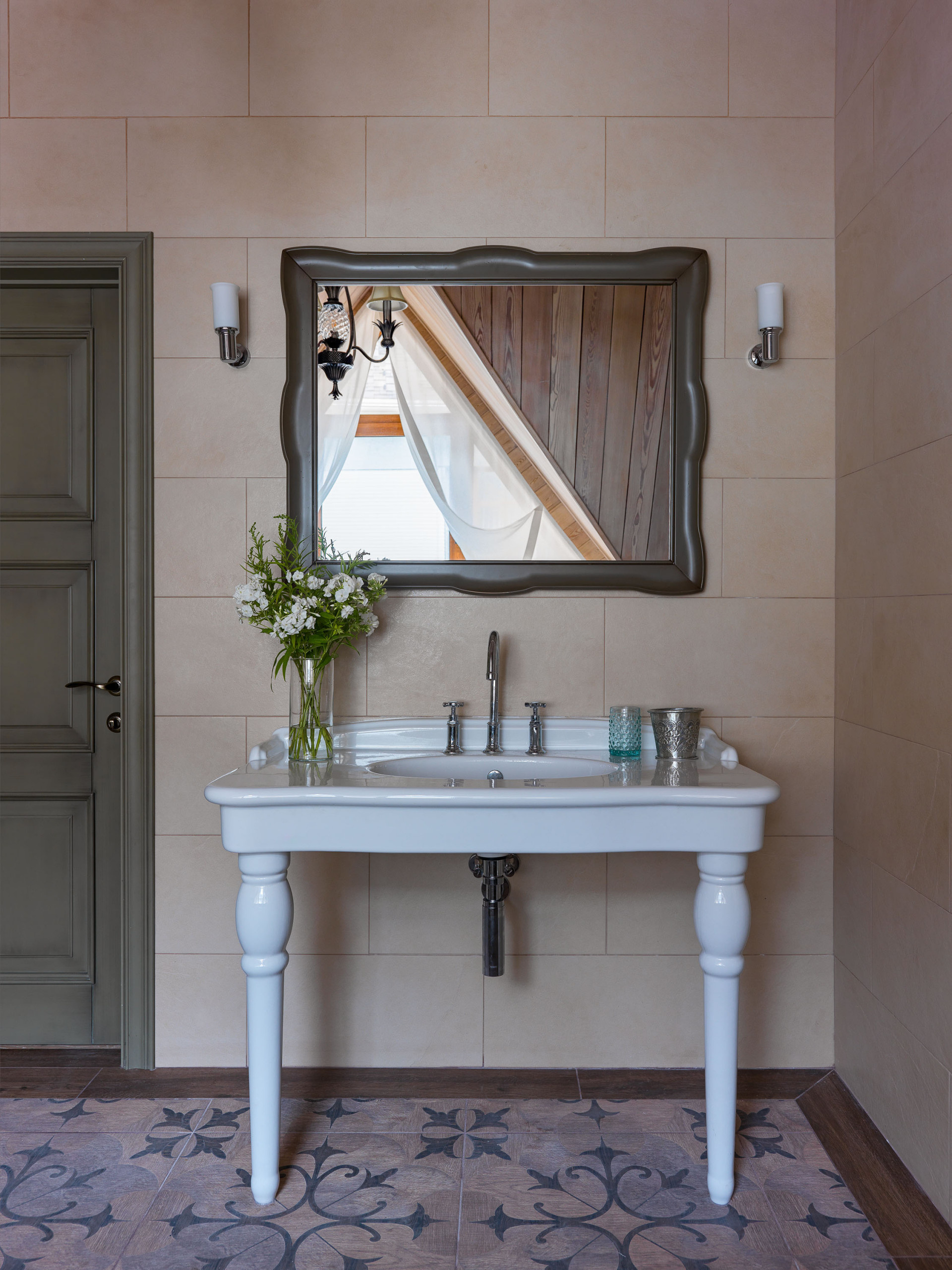 Houzz тур: Загородный дом с дроздами, стрекозами и бабочками