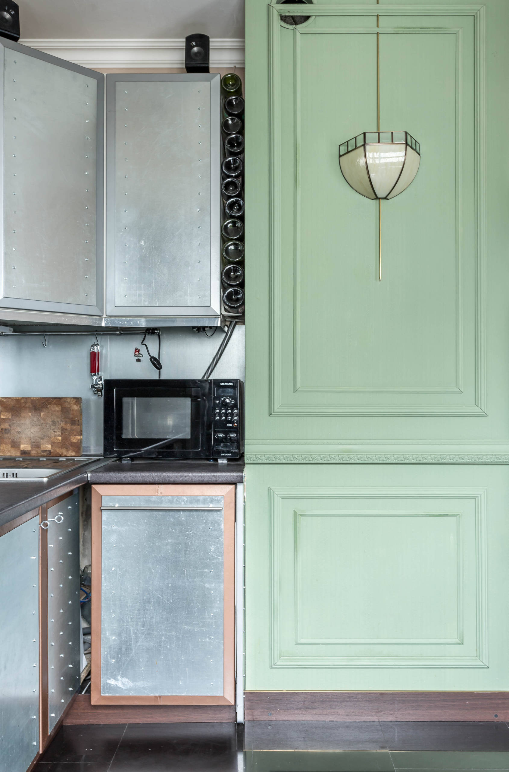 В гостях: Мужская квартира с двумя каминами и множеством зеркал