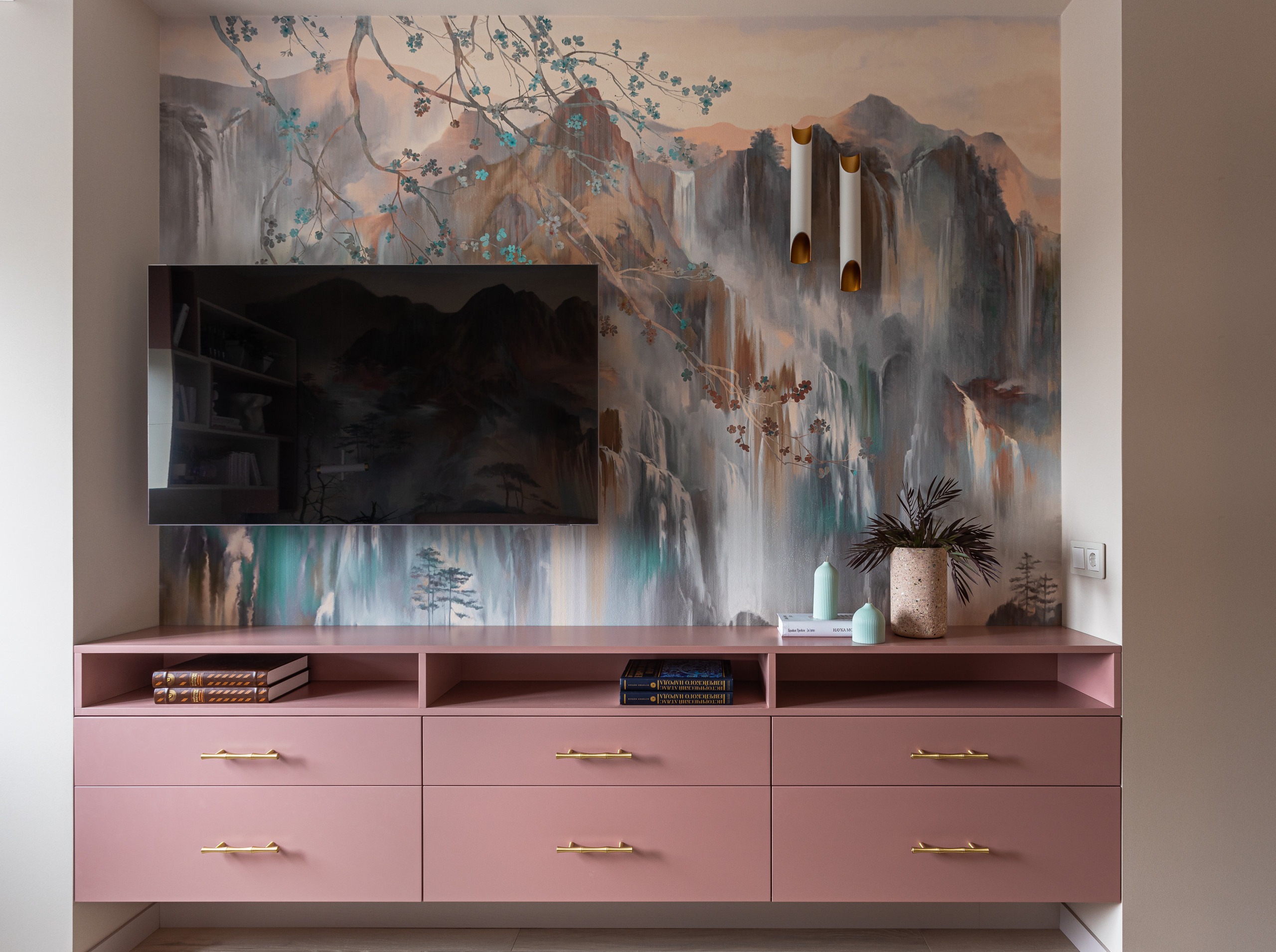 Houzz тур: Яркий интерьер для поклонницы аниме