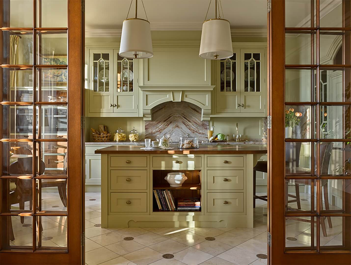 Houzz тур: Классический интерьер в современном жилом комплексе