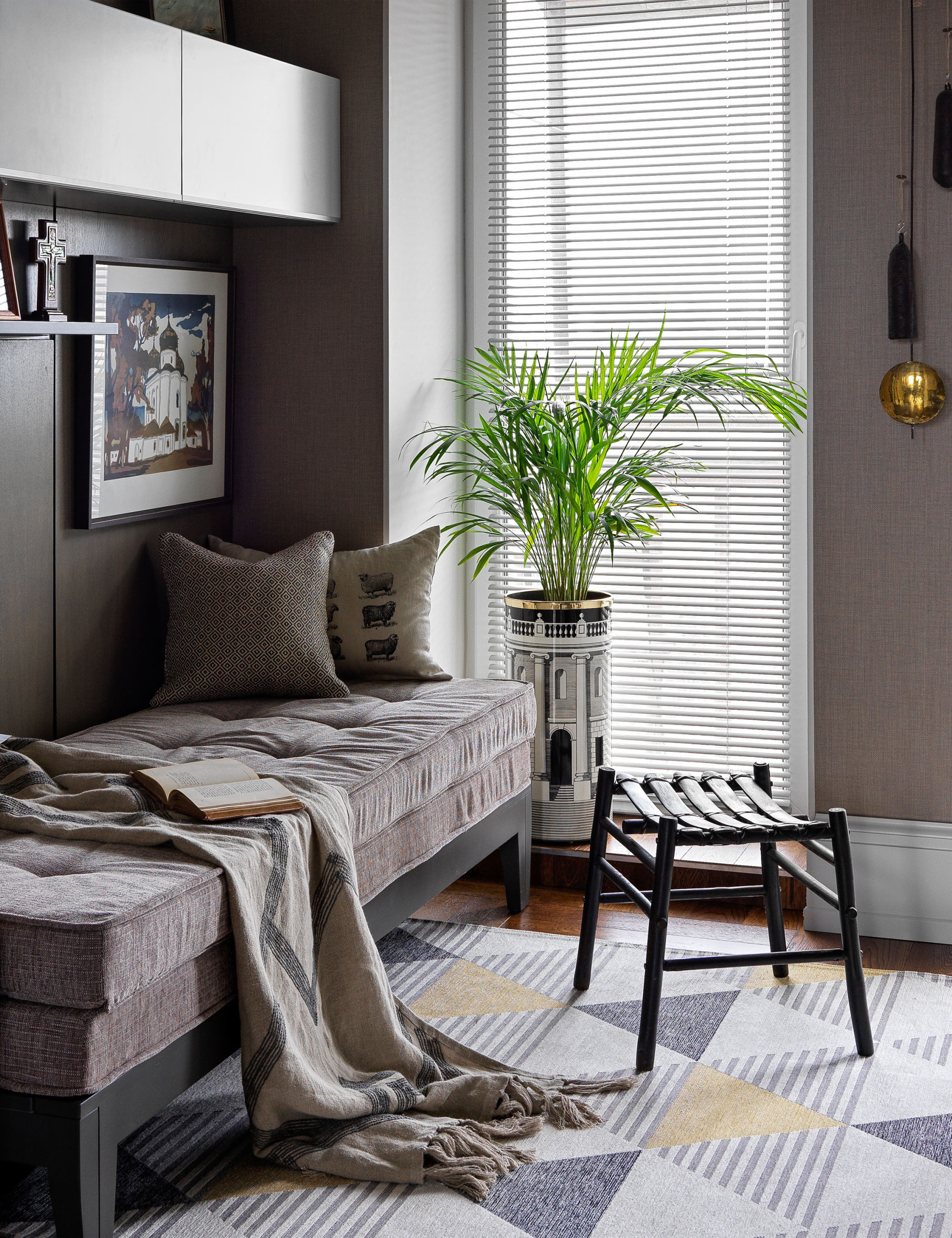 В гостях: Интерьер с колоннами в Соцгороде Казани