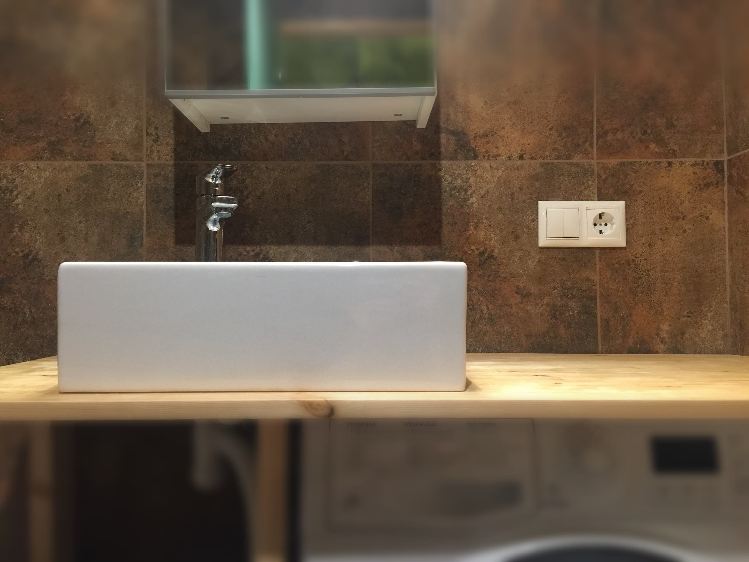 Со всеми удобствами: Маленькая ванная комната в типовом доме