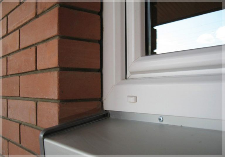 Вопрос: Зачем нужны дырки в пластиковых окнах