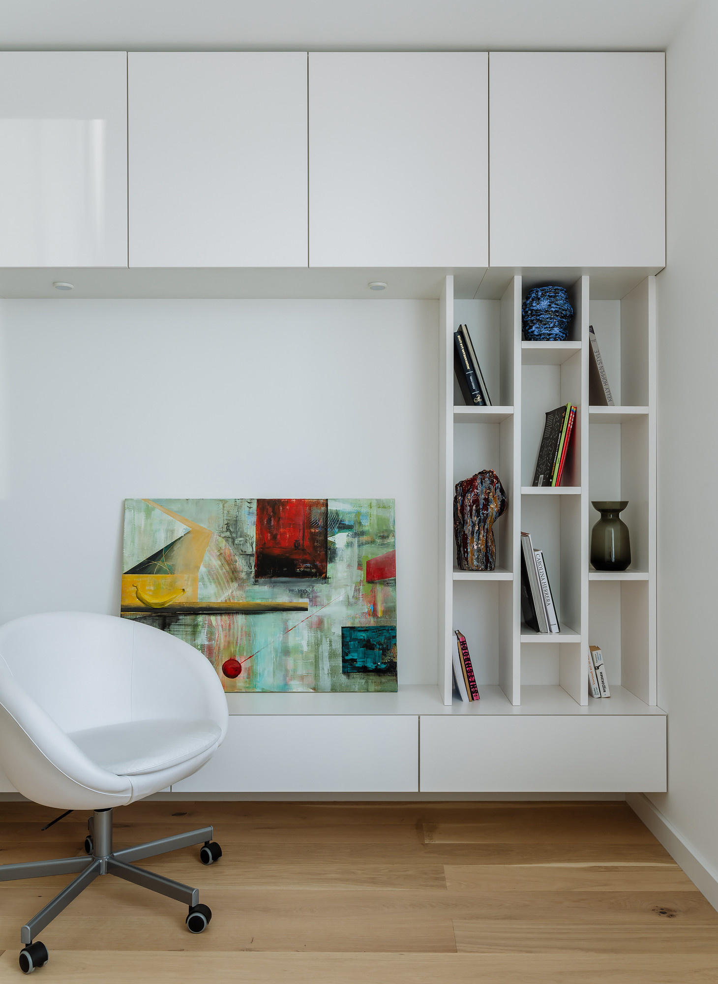 Houzz тур: Строгая квартира для мамы с дочкой