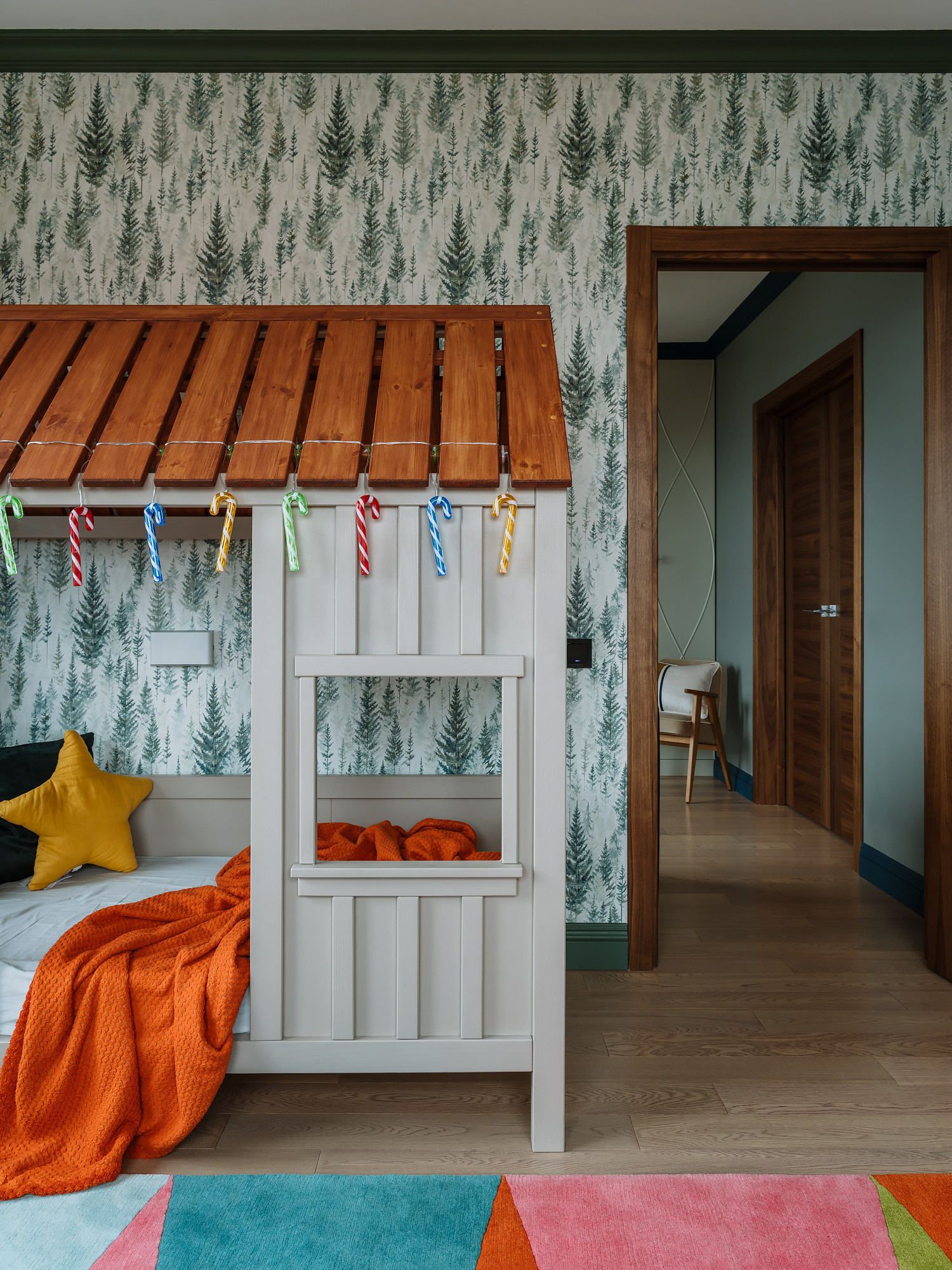 Houzz тур: Квартира с изумрудным диваном