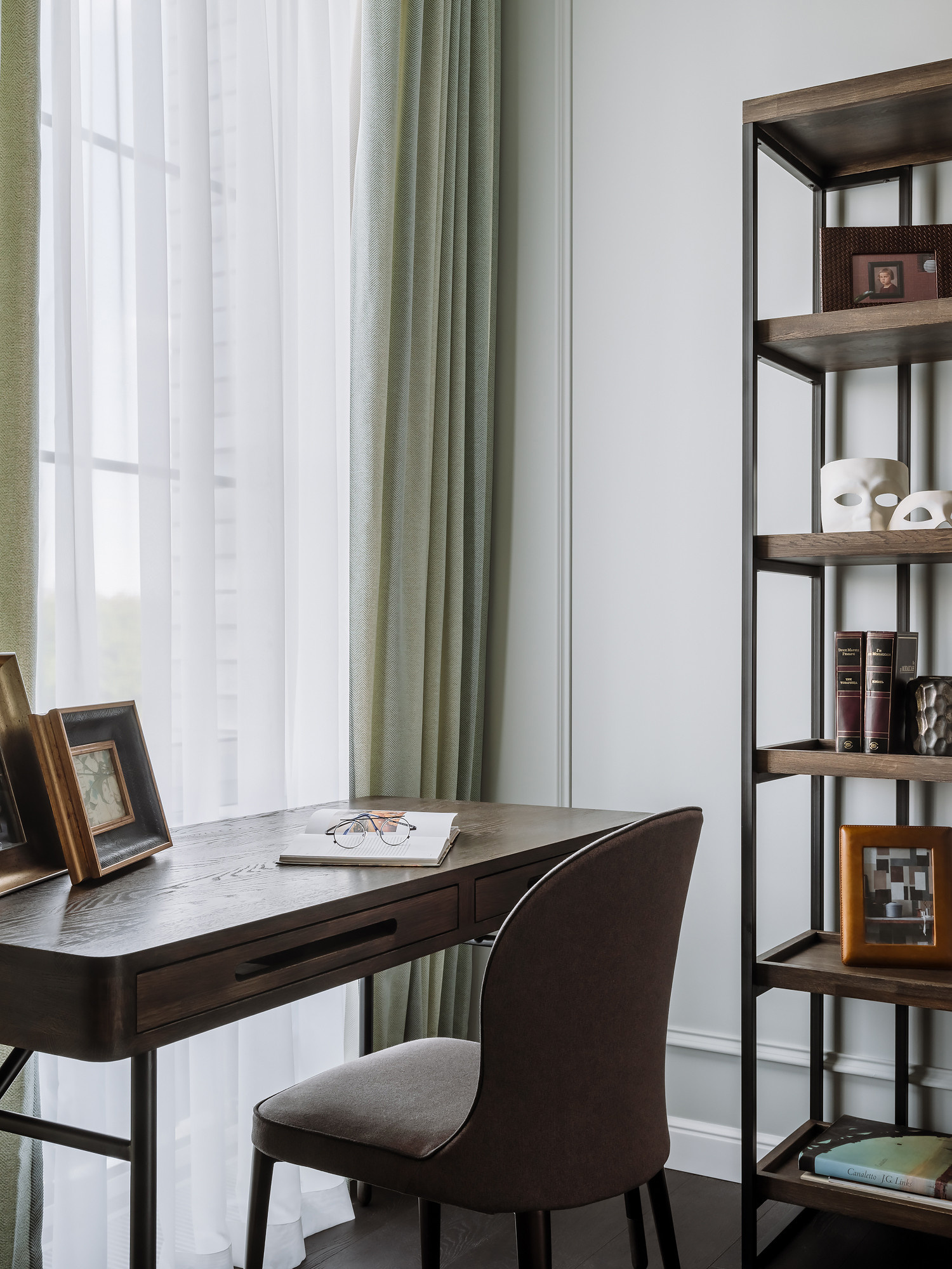 Houzz тур: Квартира с «космической» детской и зеленым диваном