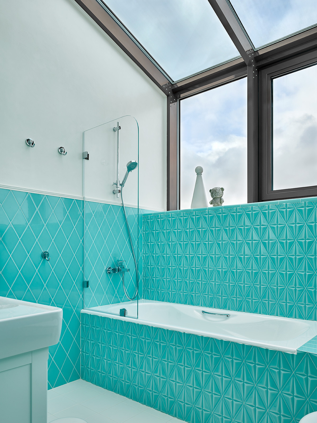 Houzz тур: Дом на Новой Риге с синей библиотекой