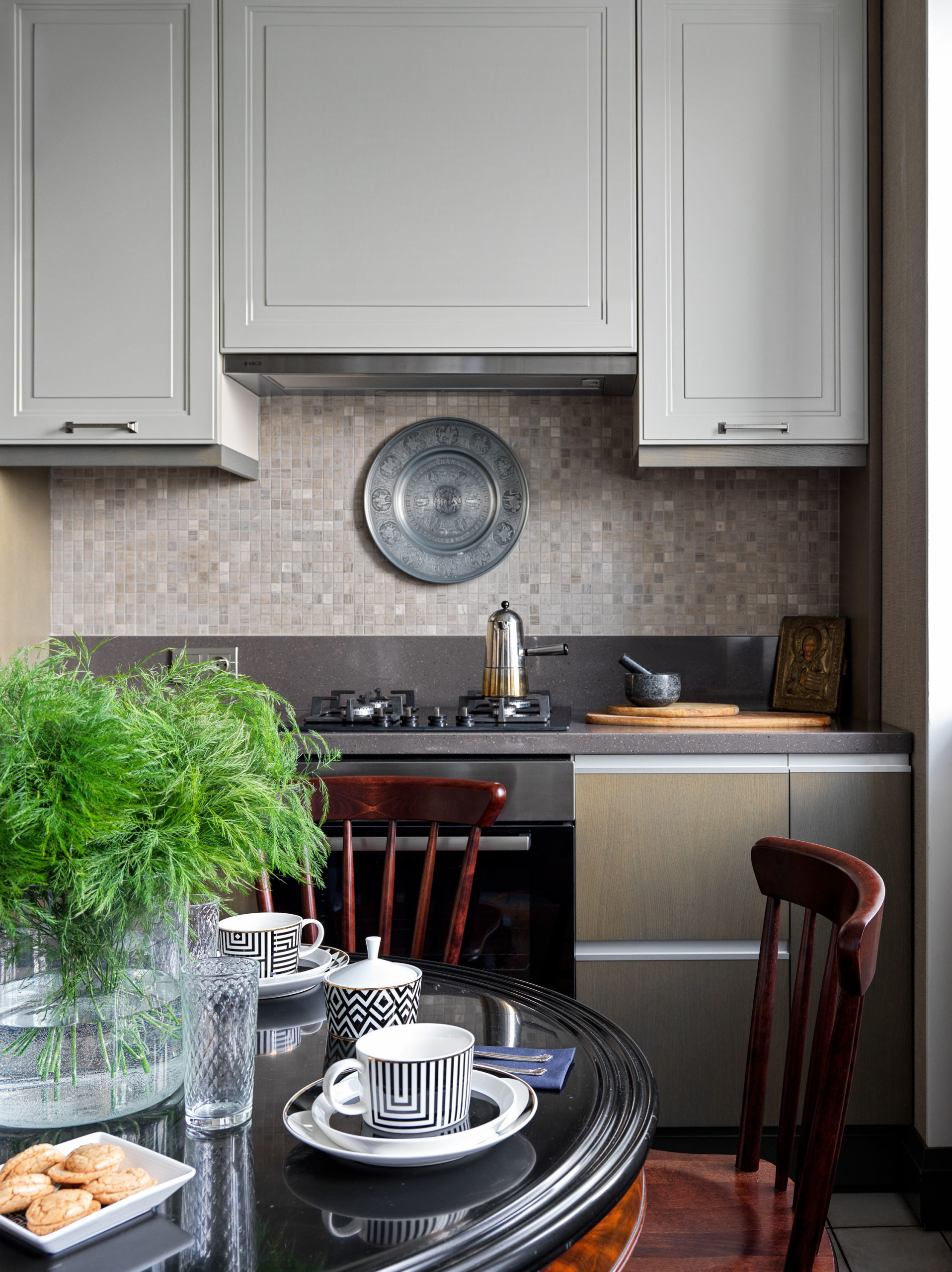 В гостях: Интерьер с колоннами в Соцгороде Казани