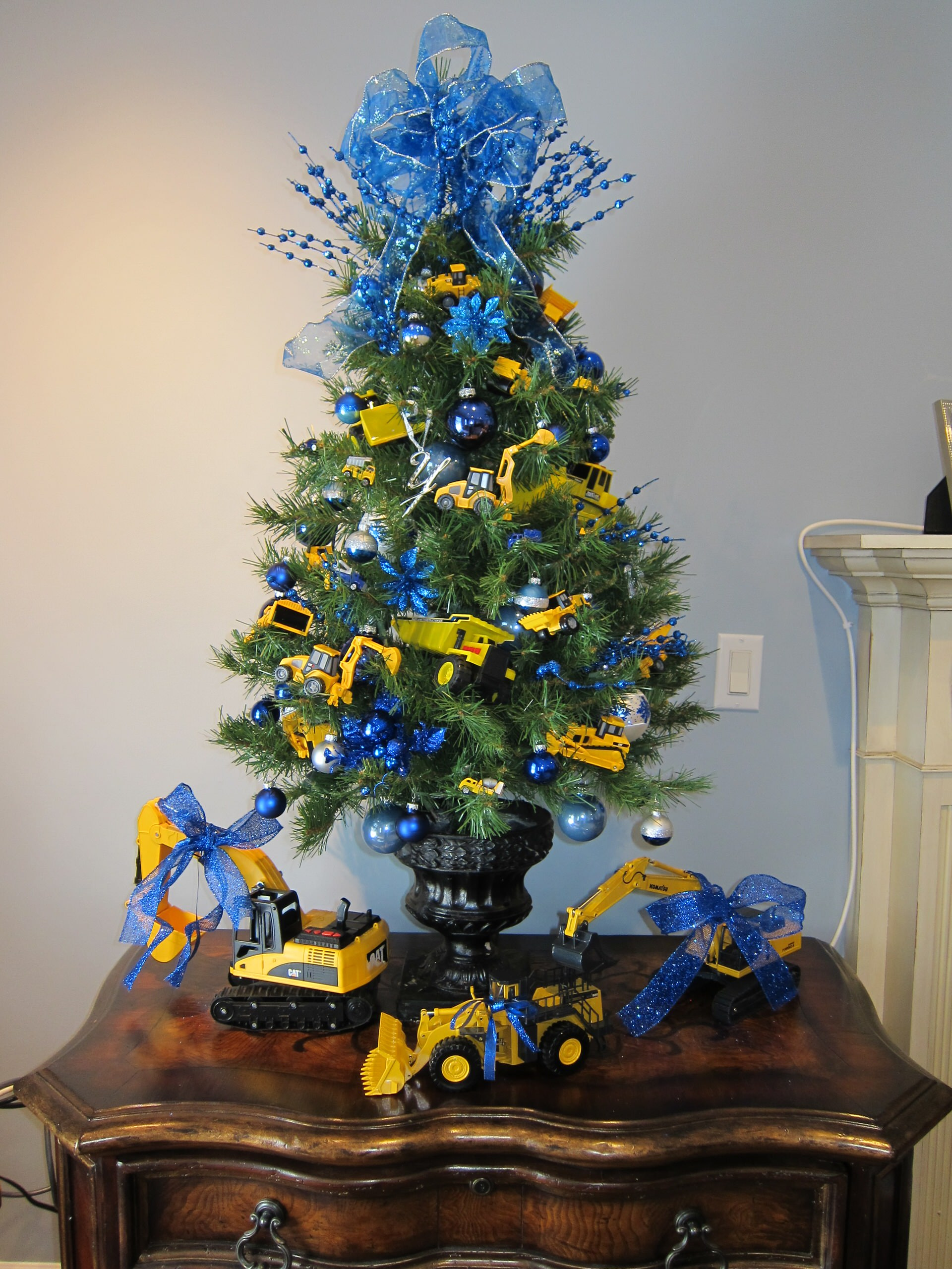 Фотоохота: 44 идеи, как украсить ёлку в этом году