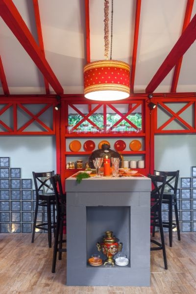 Веранда недели: Летняя терраса в фольклорном стиле на подмосковной даче