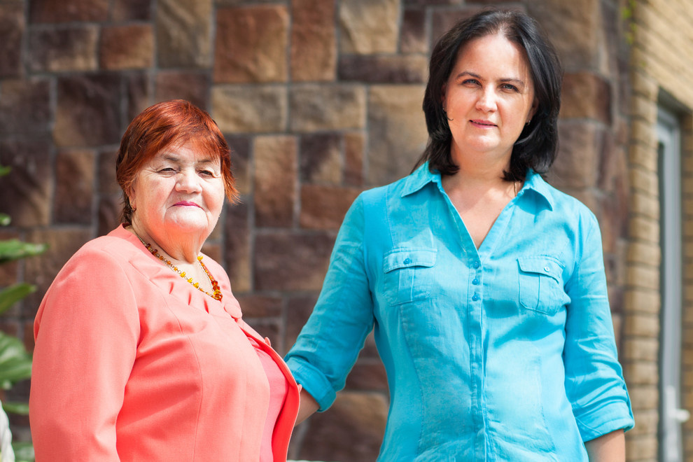 Houzz тур: Розы, лепнина и нежность для мамы