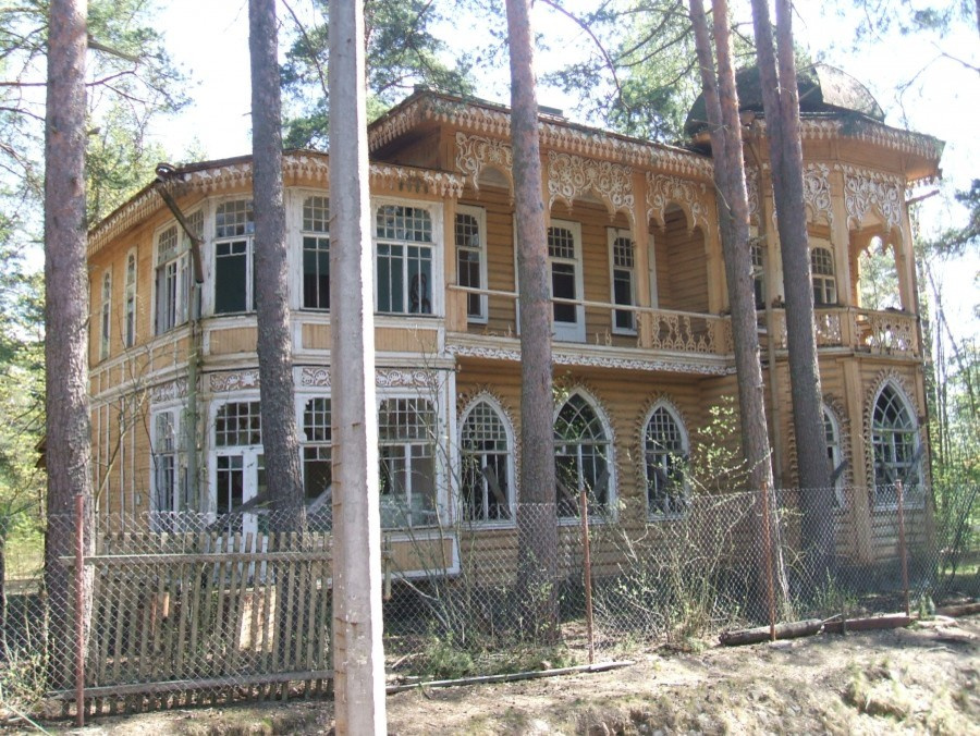 Русская дача: От императорских коттеджей до фазенды на шести сотках