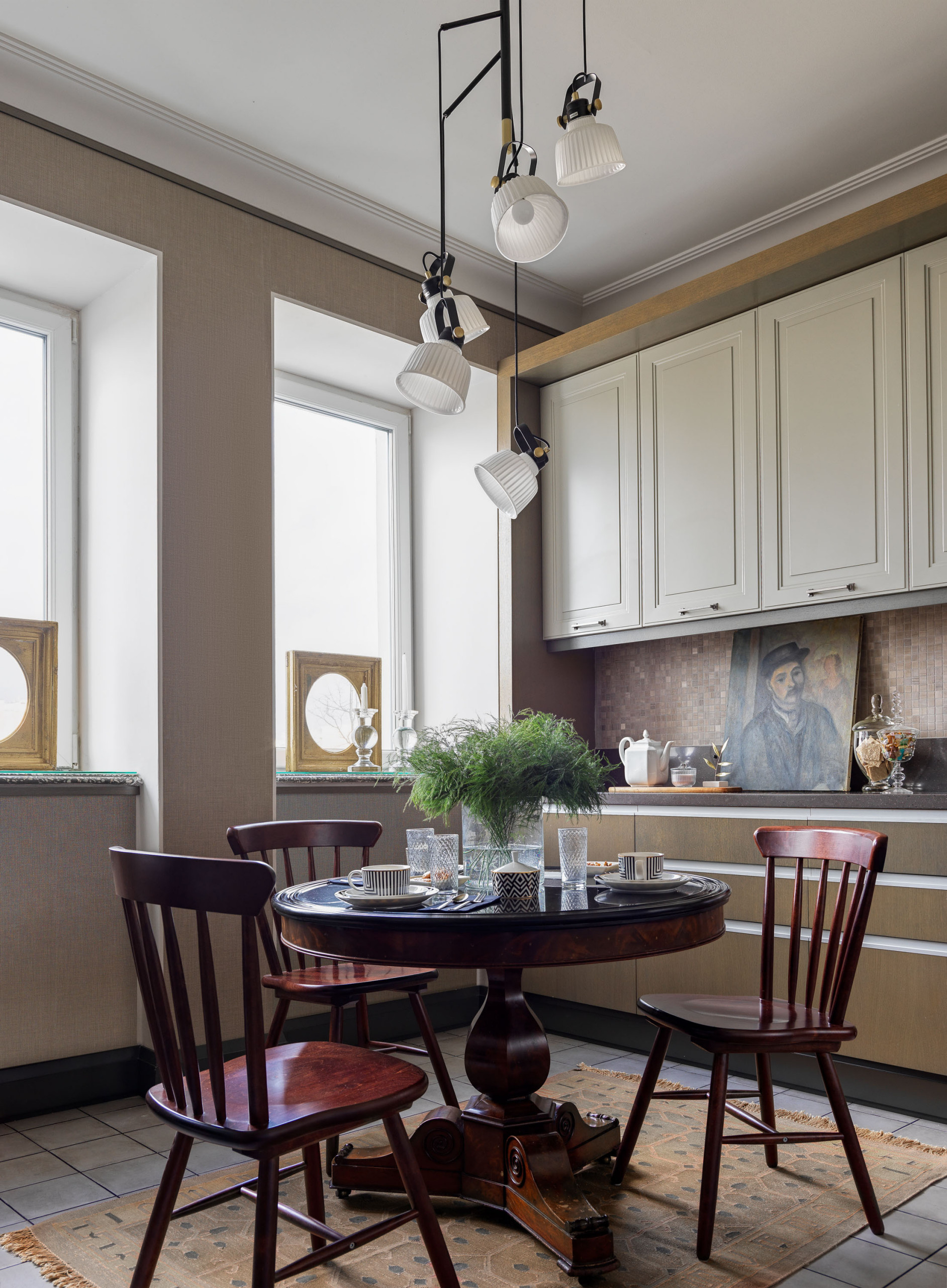 В гостях: Интерьер с колоннами в Соцгороде Казани