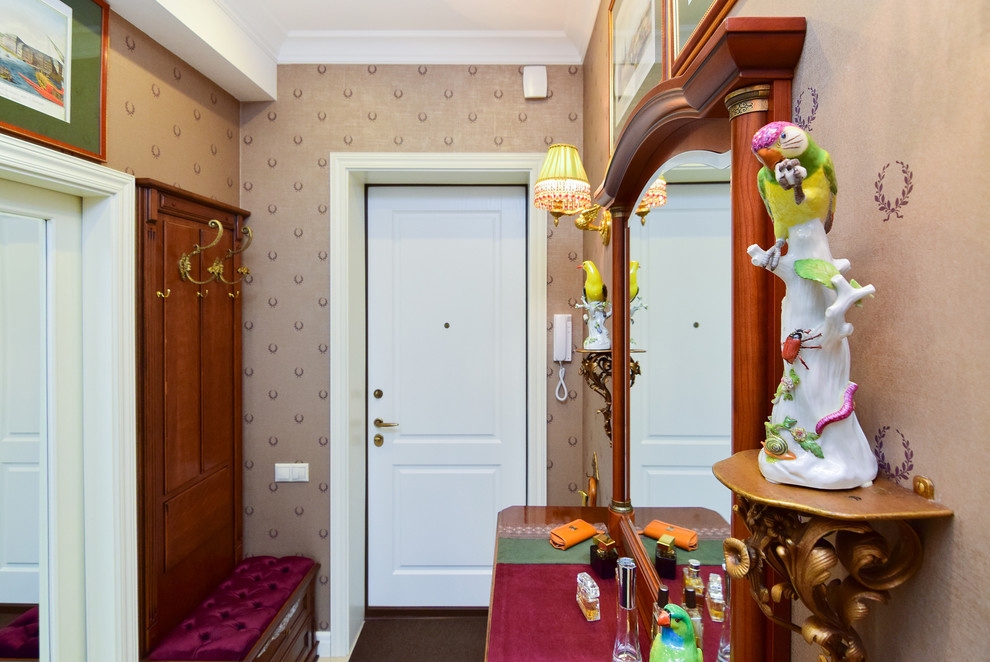 В гостях: Коллекция керамики и винтажная мебель в московской квартире