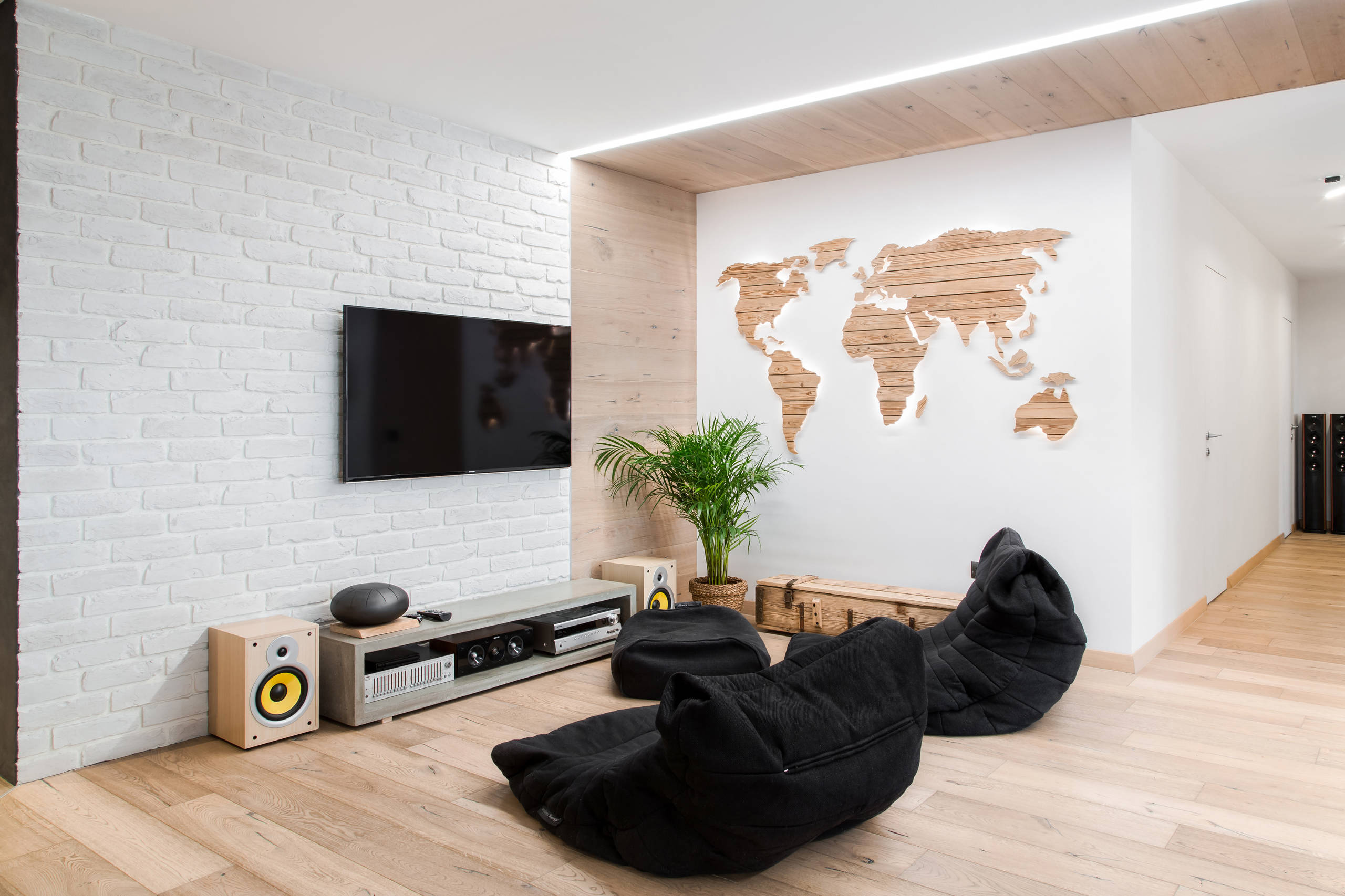 В гостях: Квартира в Питере — с мастерской и пивоварней