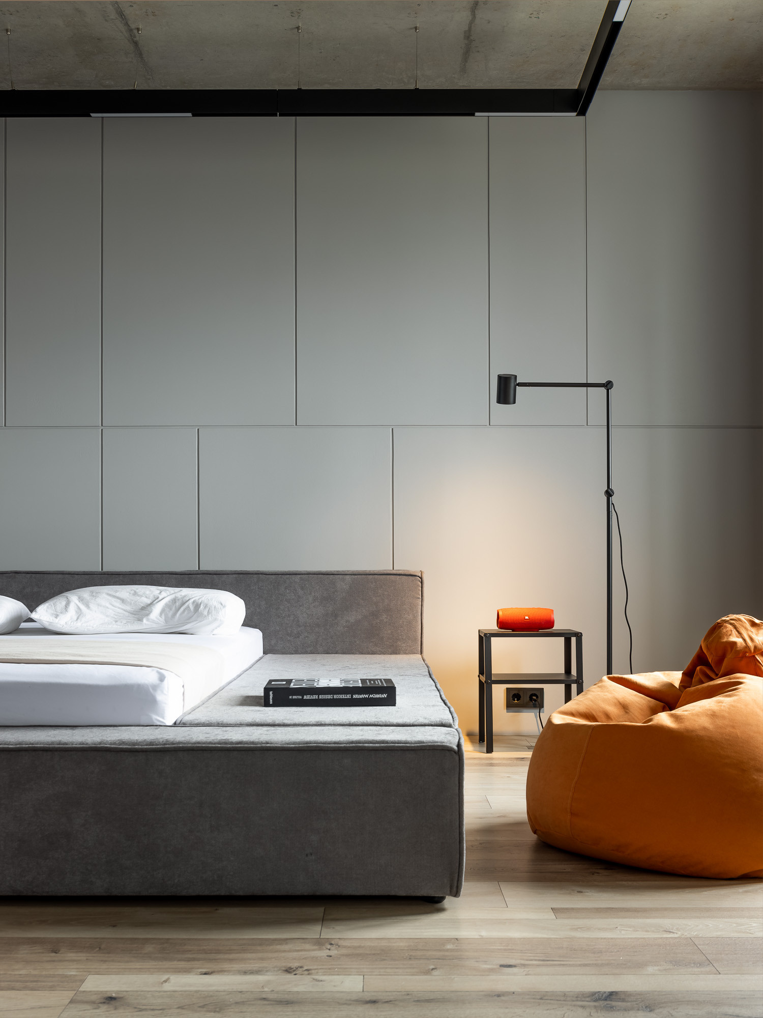 Вопрос: Какая характеристика источника света влияет на сон