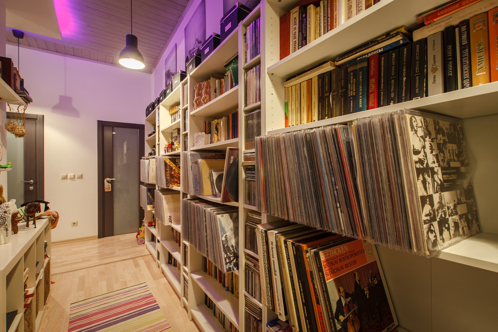 В гостях: Квартира с акустическим потолком и собранием Достоевского