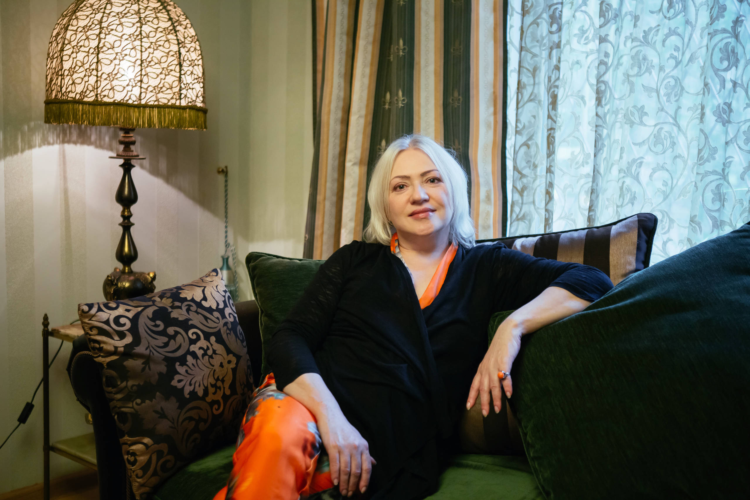 В гостях: Антикварные шкафы и резные зеркала в доме на Войковской