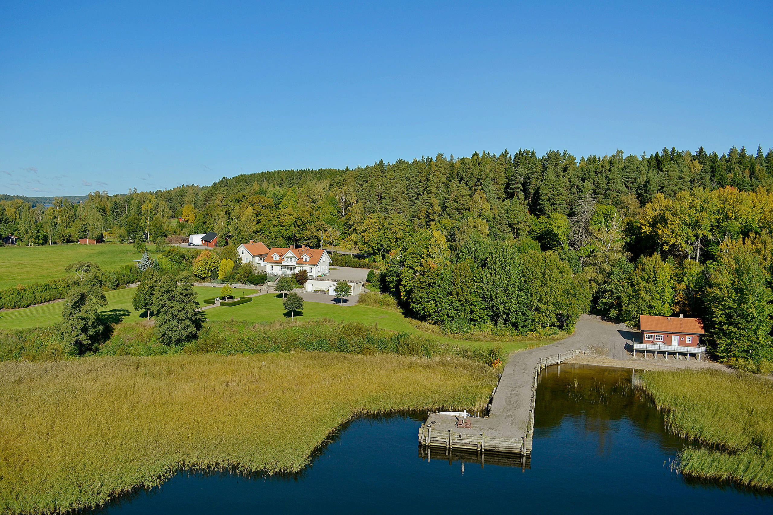 Участок у воды: Что нужно знать будущему владельцу