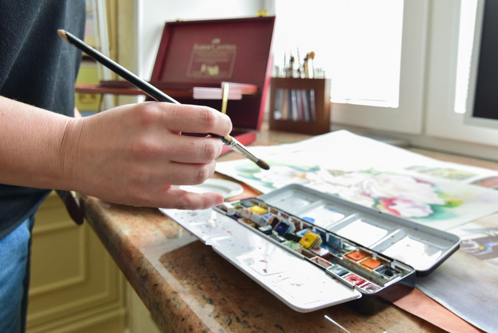 В гостях: Коллекция керамики и винтажная мебель в московской квартире