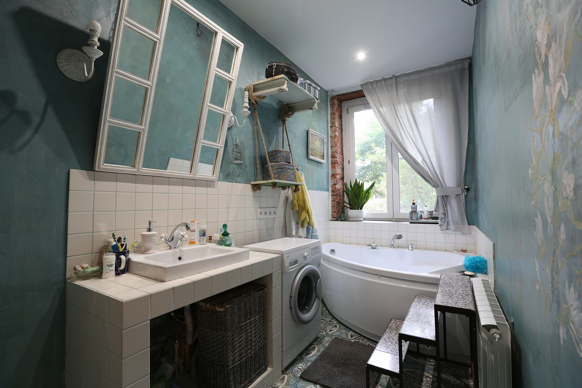 В гостях: Лофт, винтаж и семь окон в квартире в Смоленске