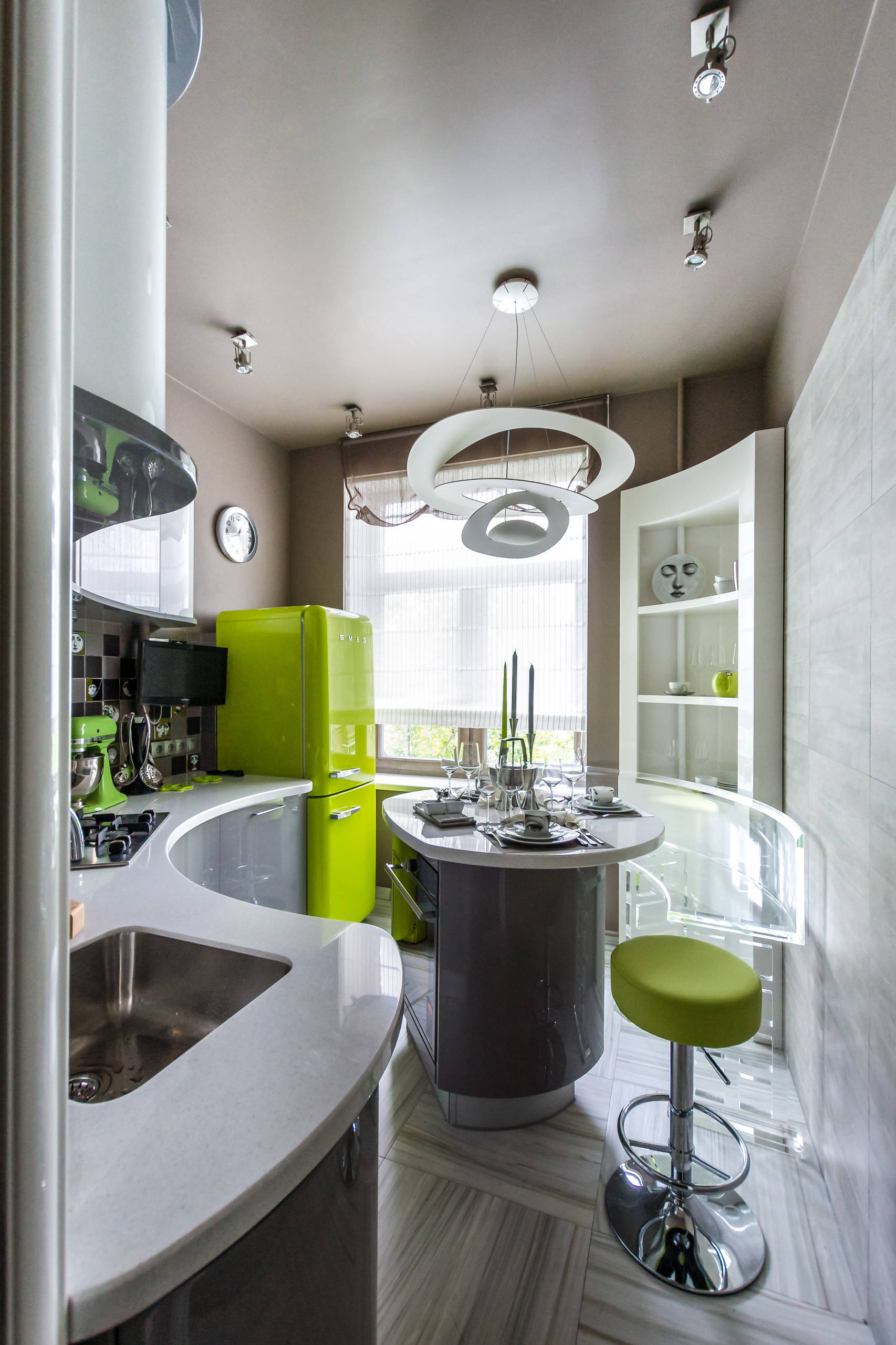 Просто фото: Кухни со скруглёнными фасадами — 20 вариантов