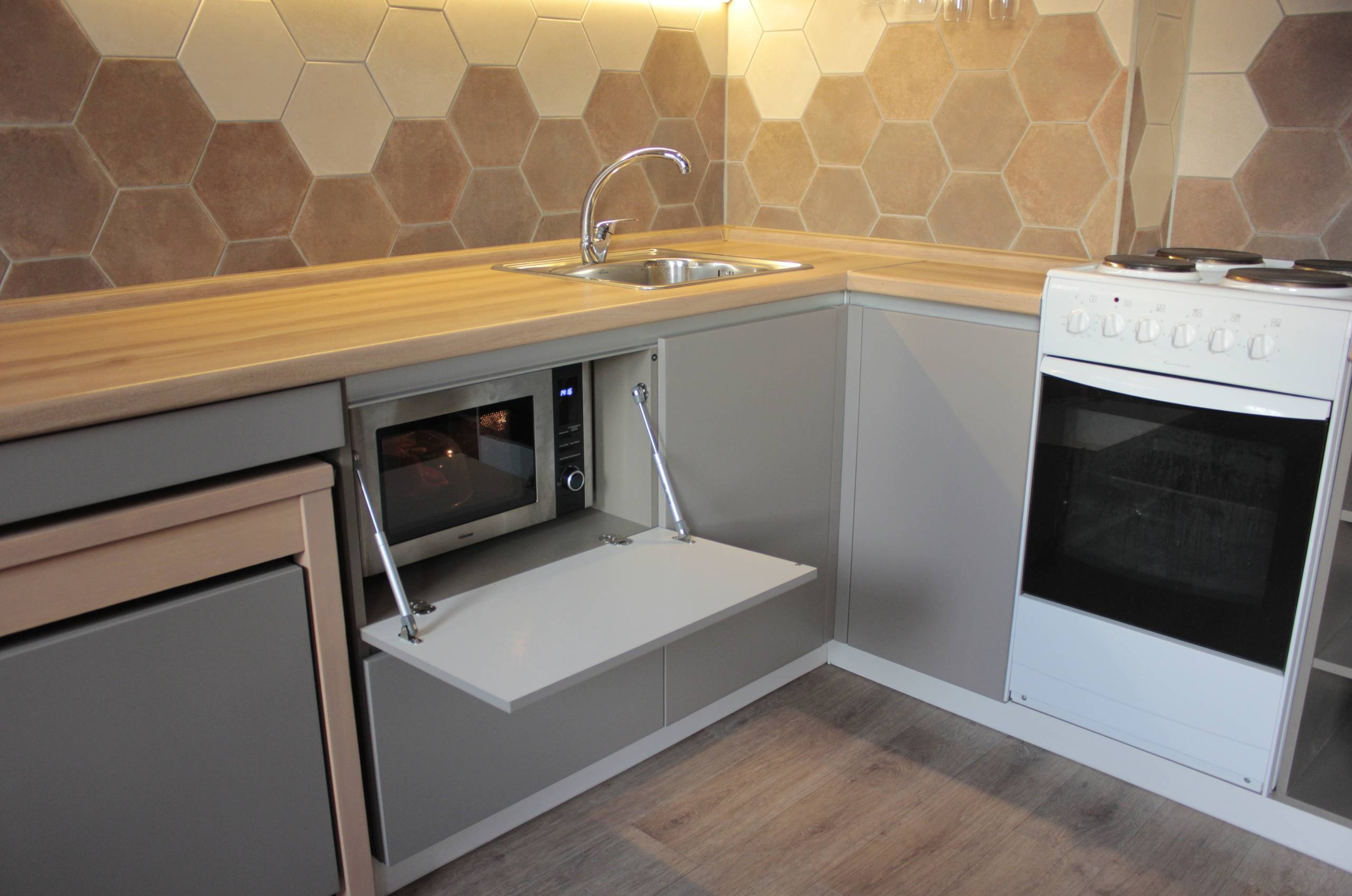 Вопрос: Где поставить микроволновку на кухне