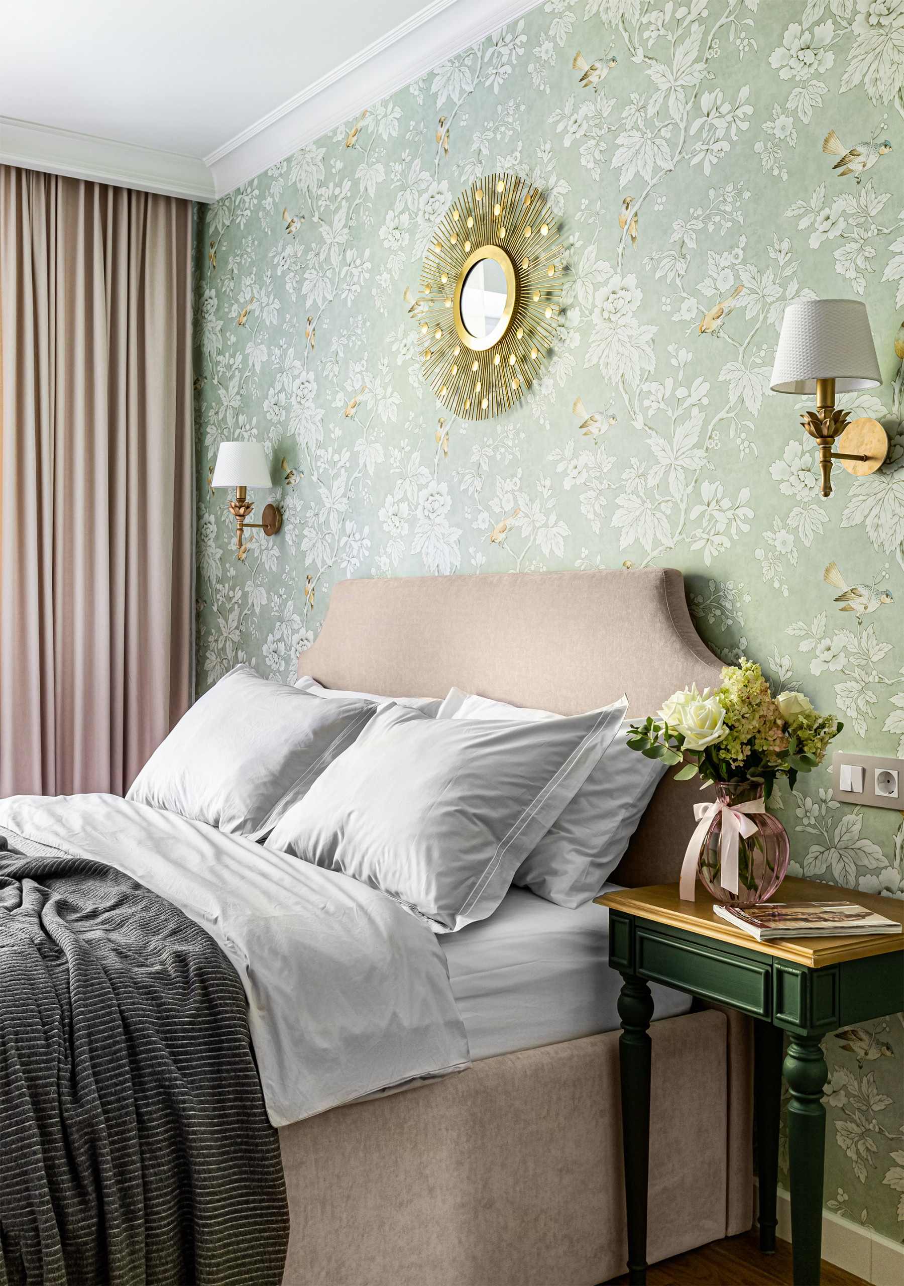 В гостях: Квартира с венскими стульями и спальней-садом