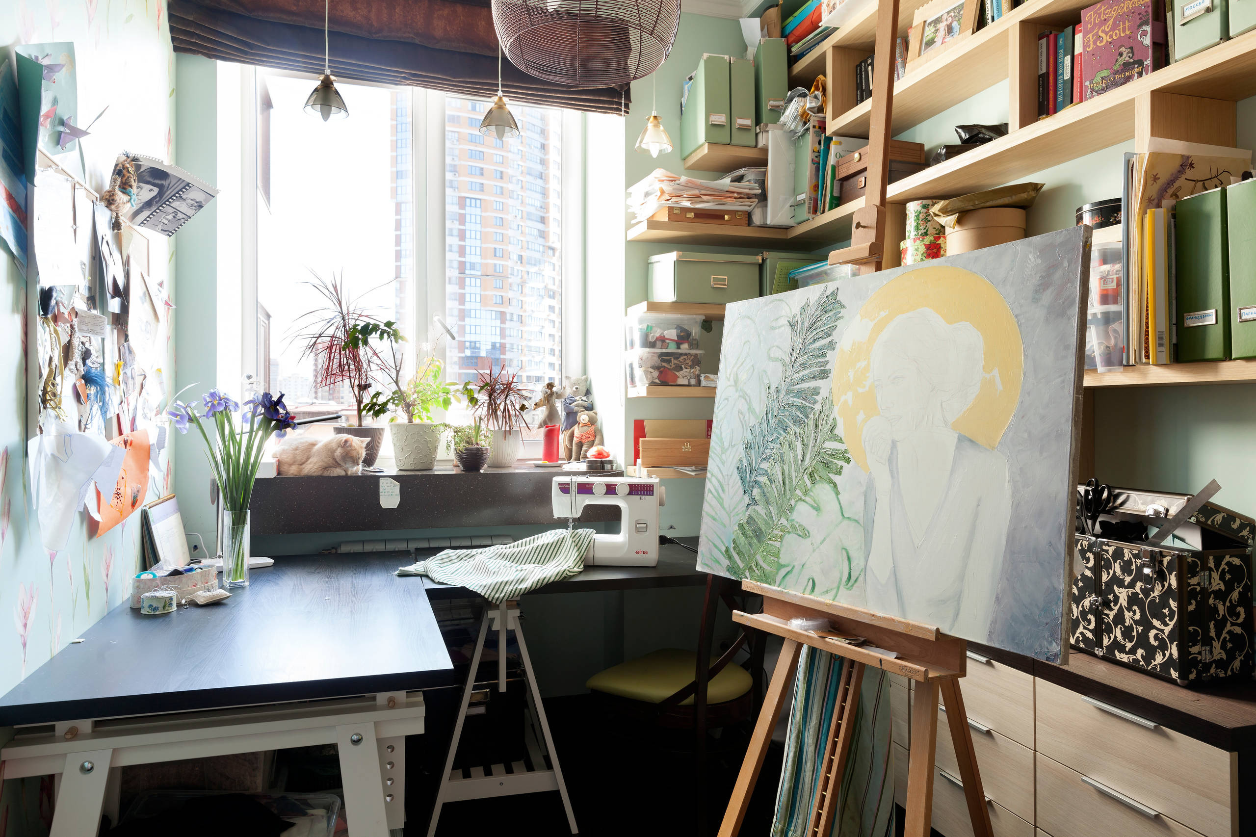 В гостях: Квартира «в цветочек» для семьи модельера