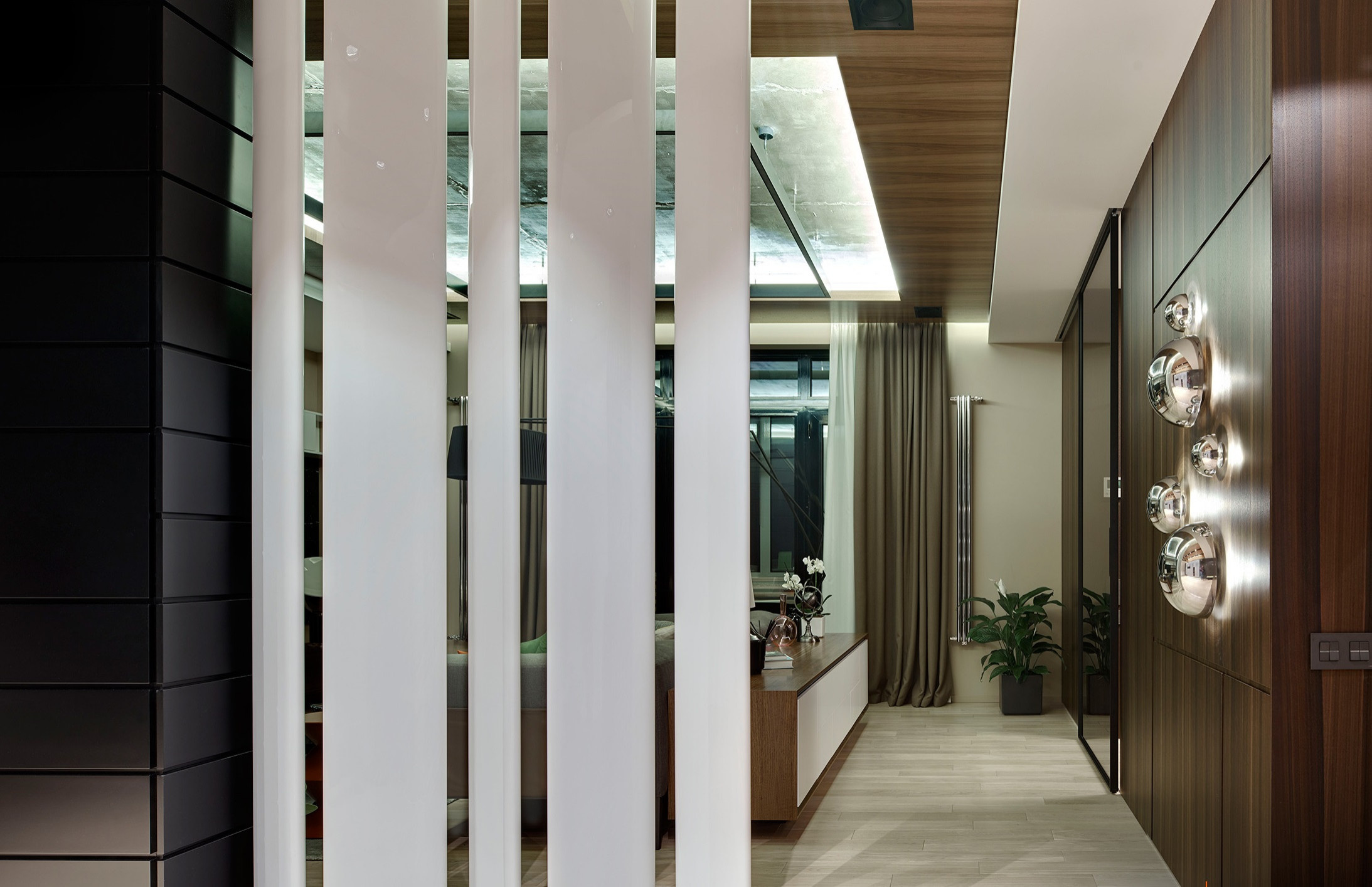 Houzz тур: Современный интерьер с авторской мебелью