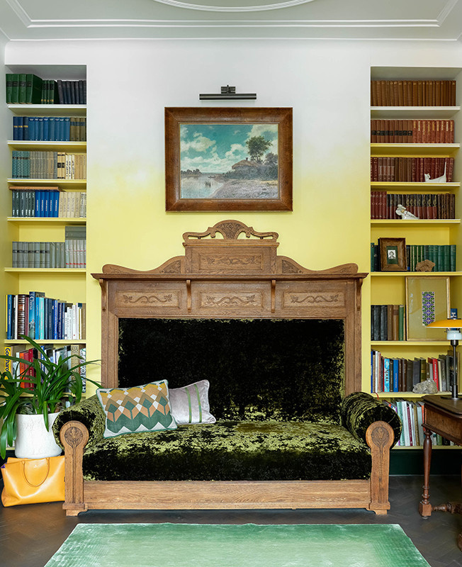 В гостях: Квартира с «тающими» стенами в цвет храма напротив