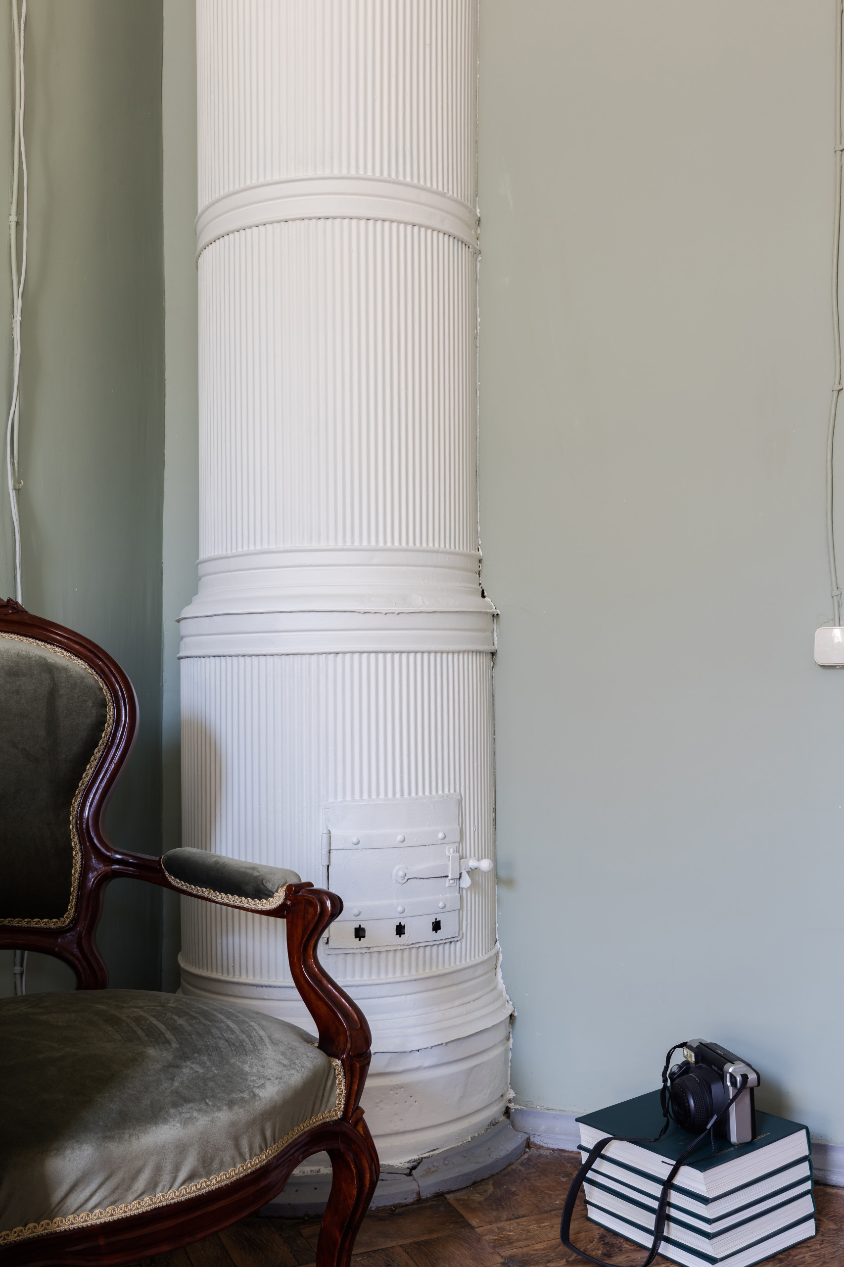 В гостях: Квартира в Петербурге – со слоном и антиквариатом