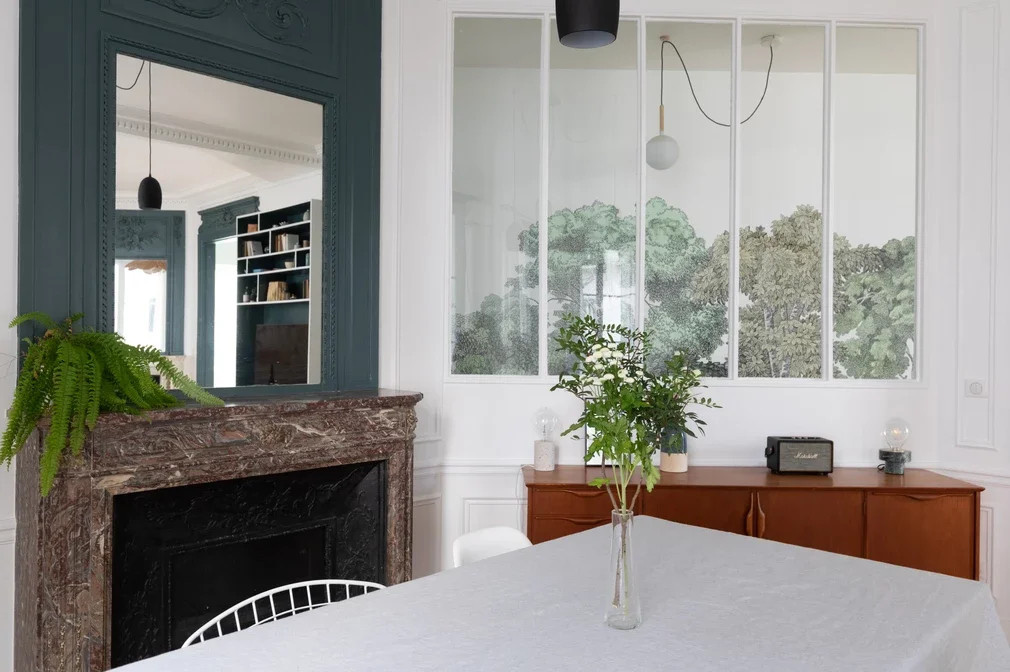 Прием: Обои с монохромным рисунком