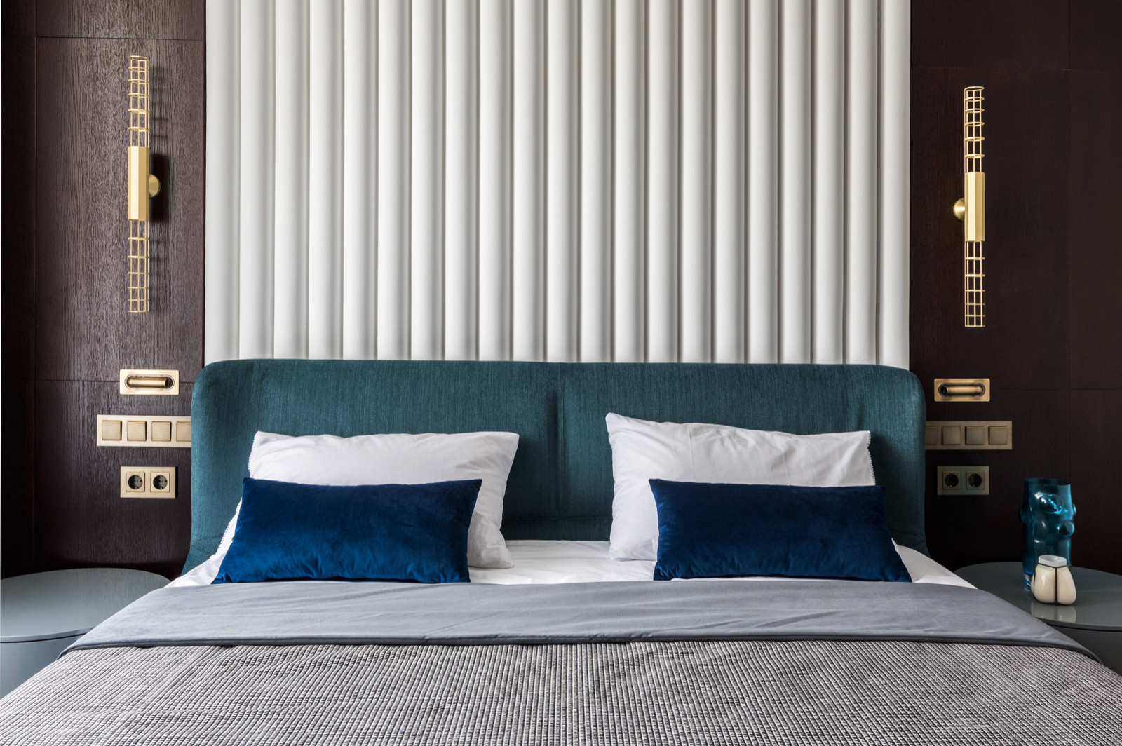 Houzz тур: Квартира с яркими деталями и элементами из латуни