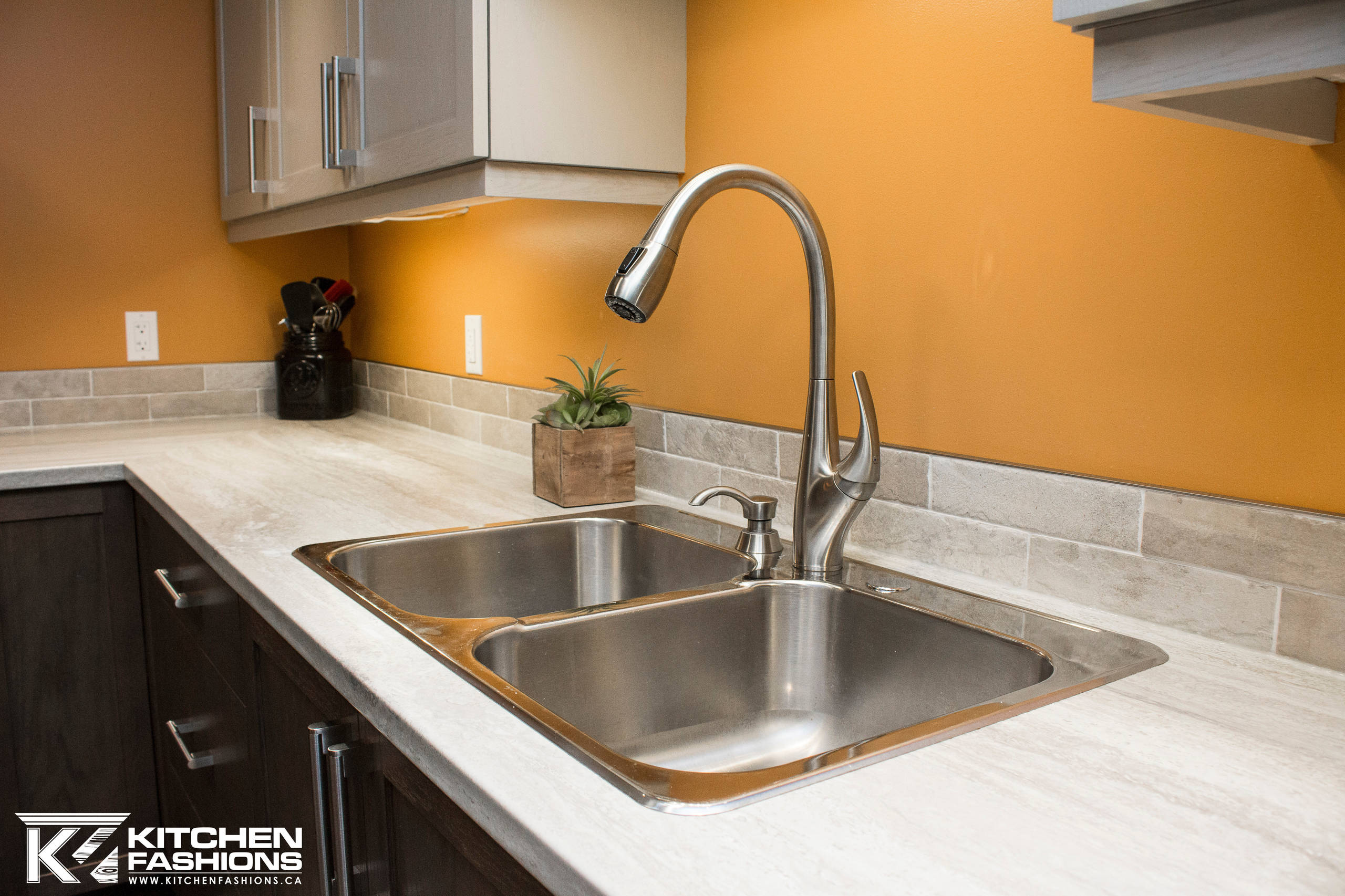 Как правильно: Выбрать обои под покраску